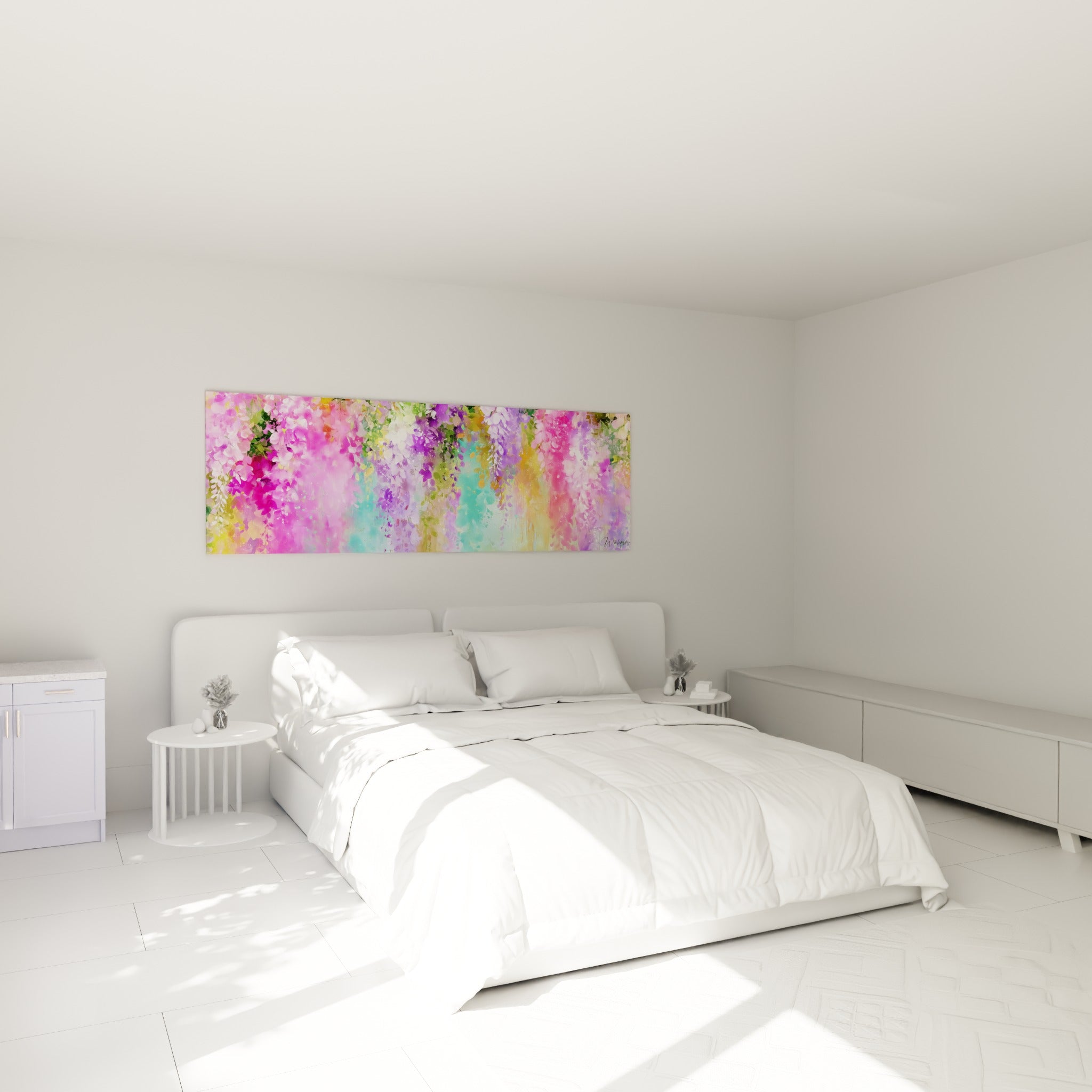 Fleurs de Glycine turquoise et rose accrochées au-dessus d'un lit dans une chambre claire
