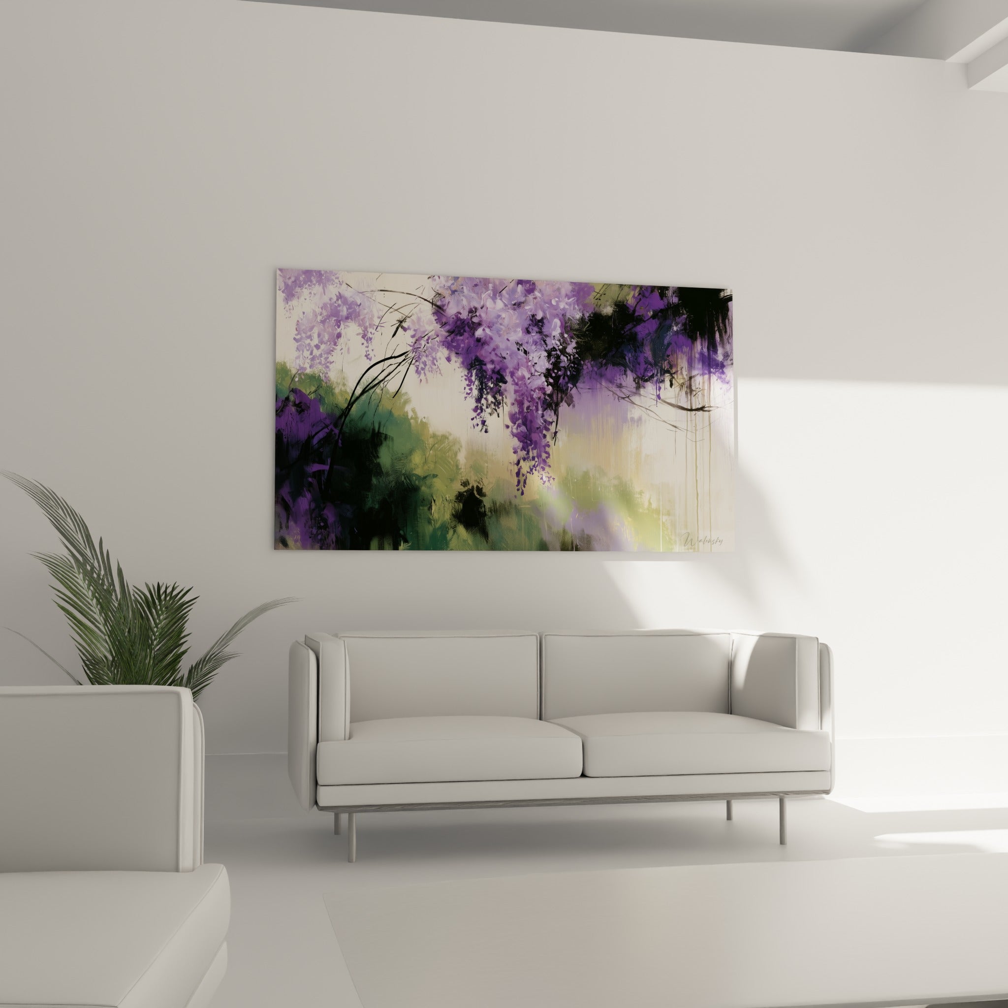 Branches de Glycine violette et vert sauge accrochées au-dessus d'un canapé dans un salon lumineux