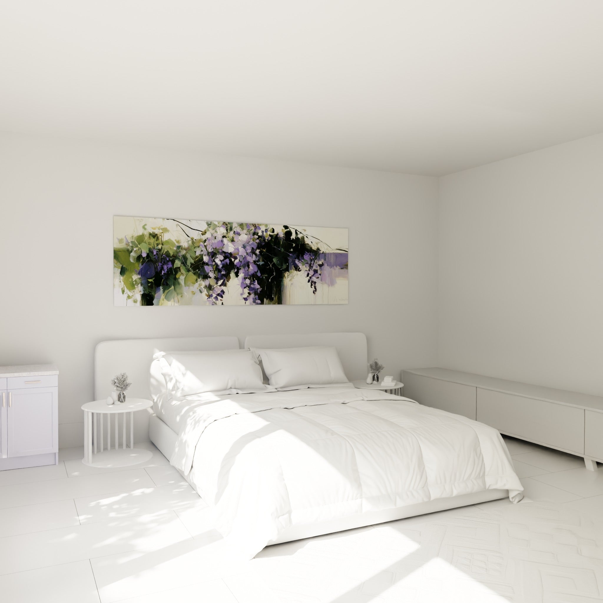 Branches de glycine mauve et vert sauge accrochées au-dessus d'un lit dans une chambre claire
