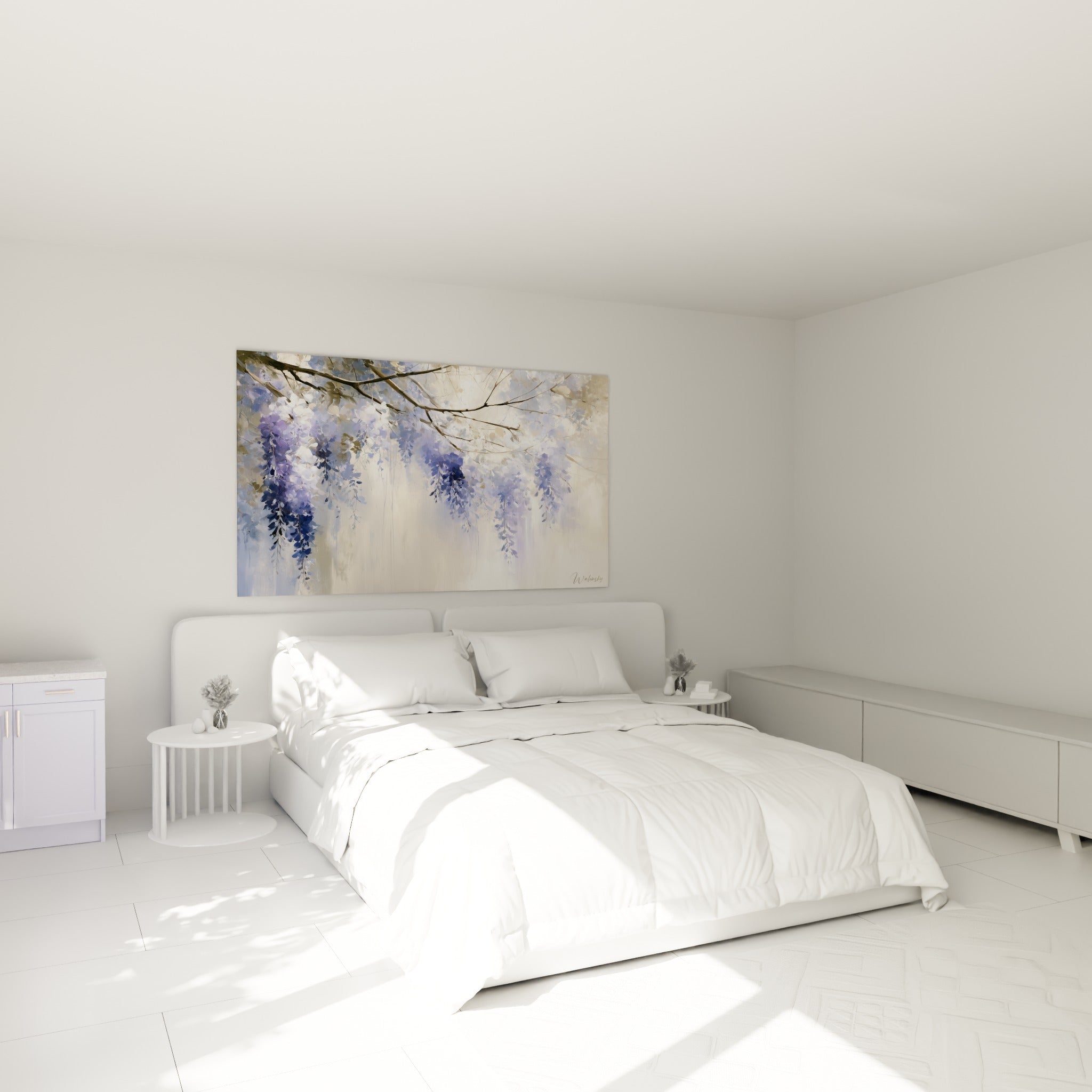 Branches de glycine violette et blanche accrochées au-dessus d'un lit dans une chambre claire