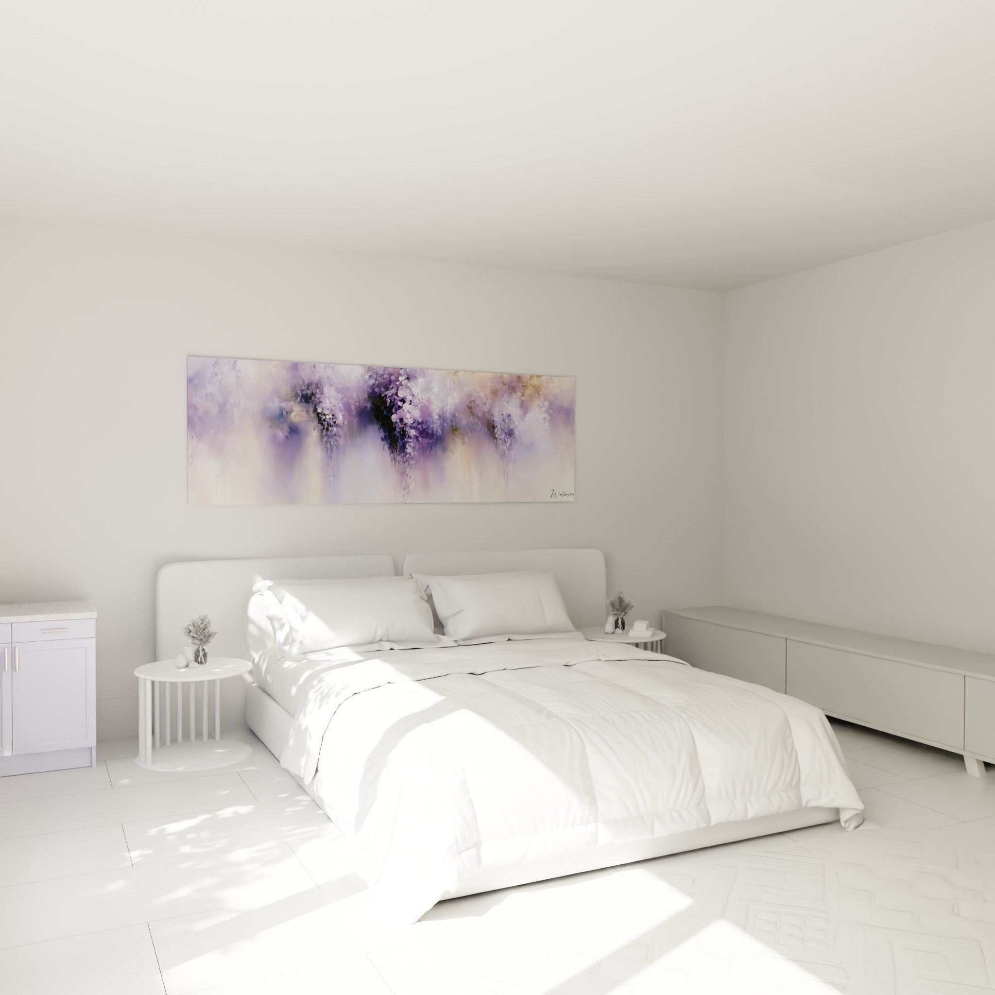 Grappes de glycine violette suspendues au-dessus d'un lit dans une chambre claire