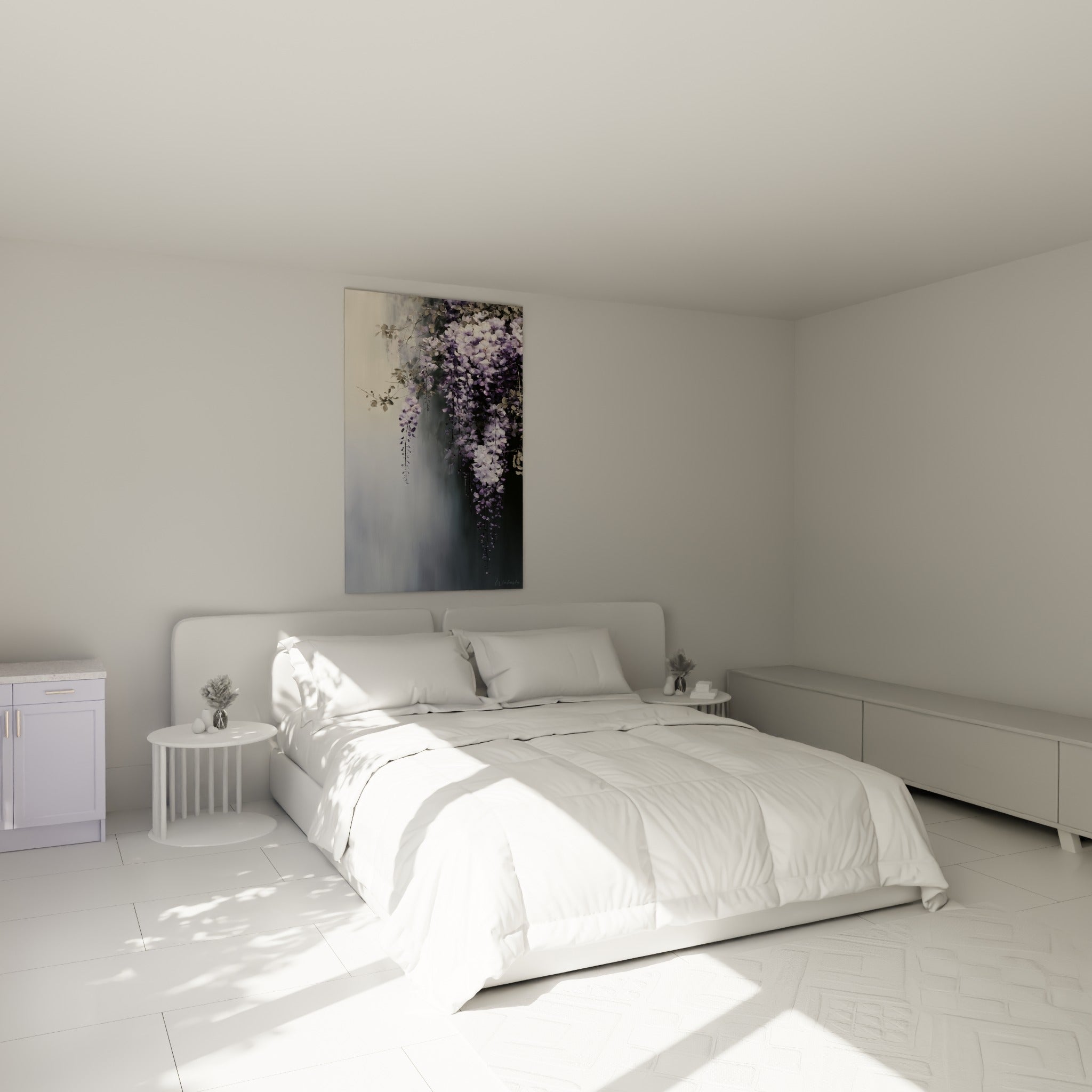Branches de glycine violette et grise en cascade, accrochées au-dessus d'un lit dans une chambre claire