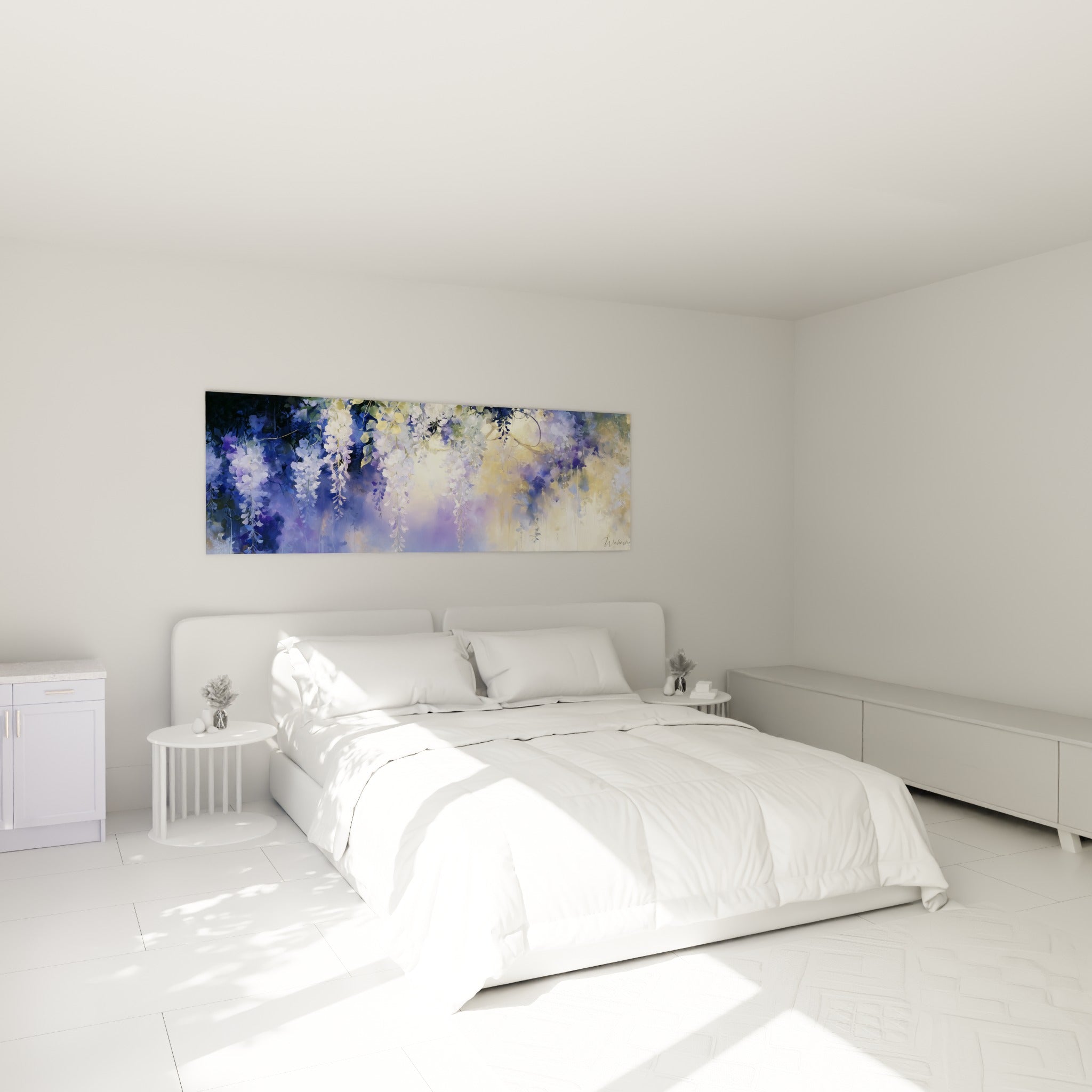 Fleurs de glycine violettes et ivoire suspendues au-dessus d'un lit dans une chambre claire