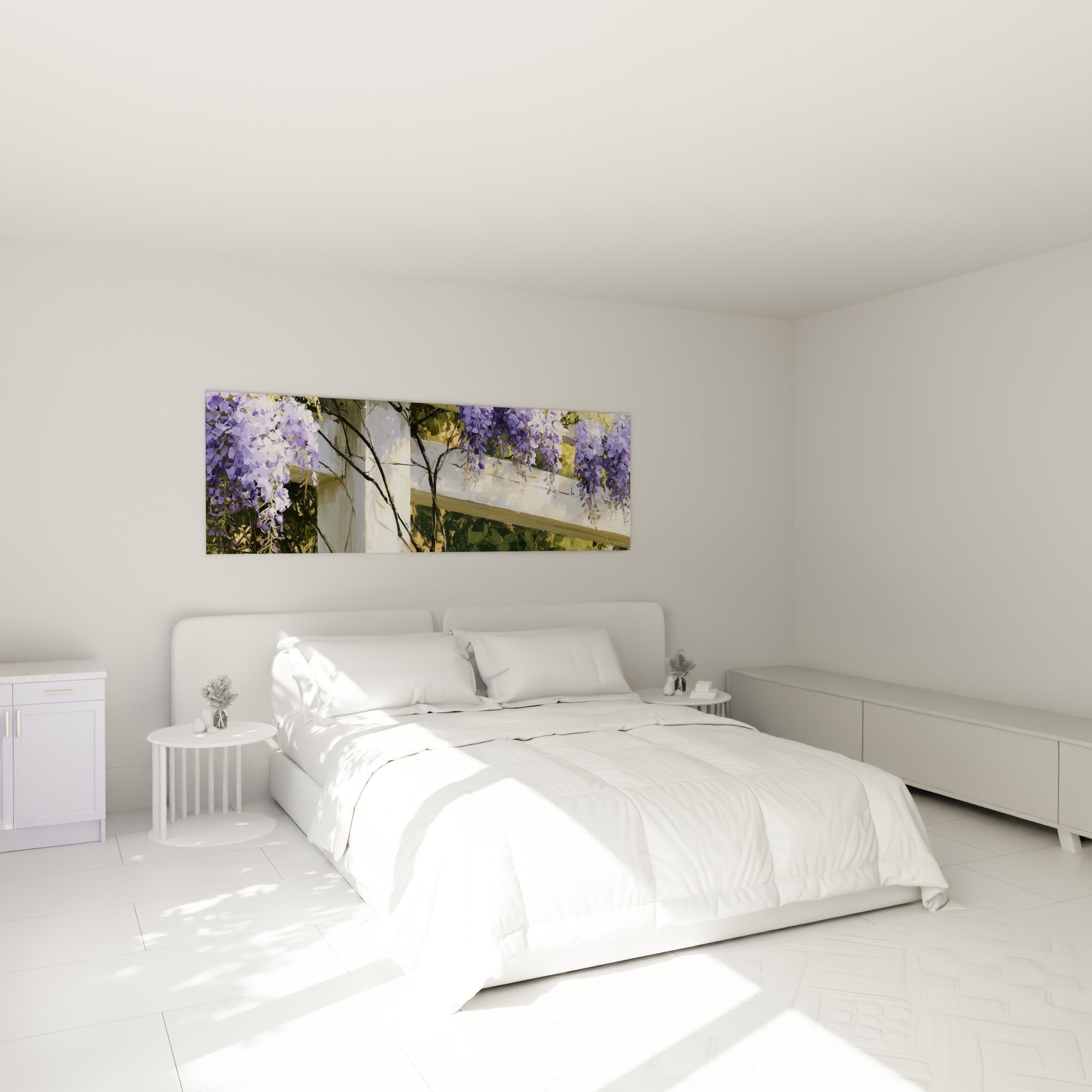 Grappes de glycine violette et blanche accrochées au-dessus d'un lit dans une chambre claire