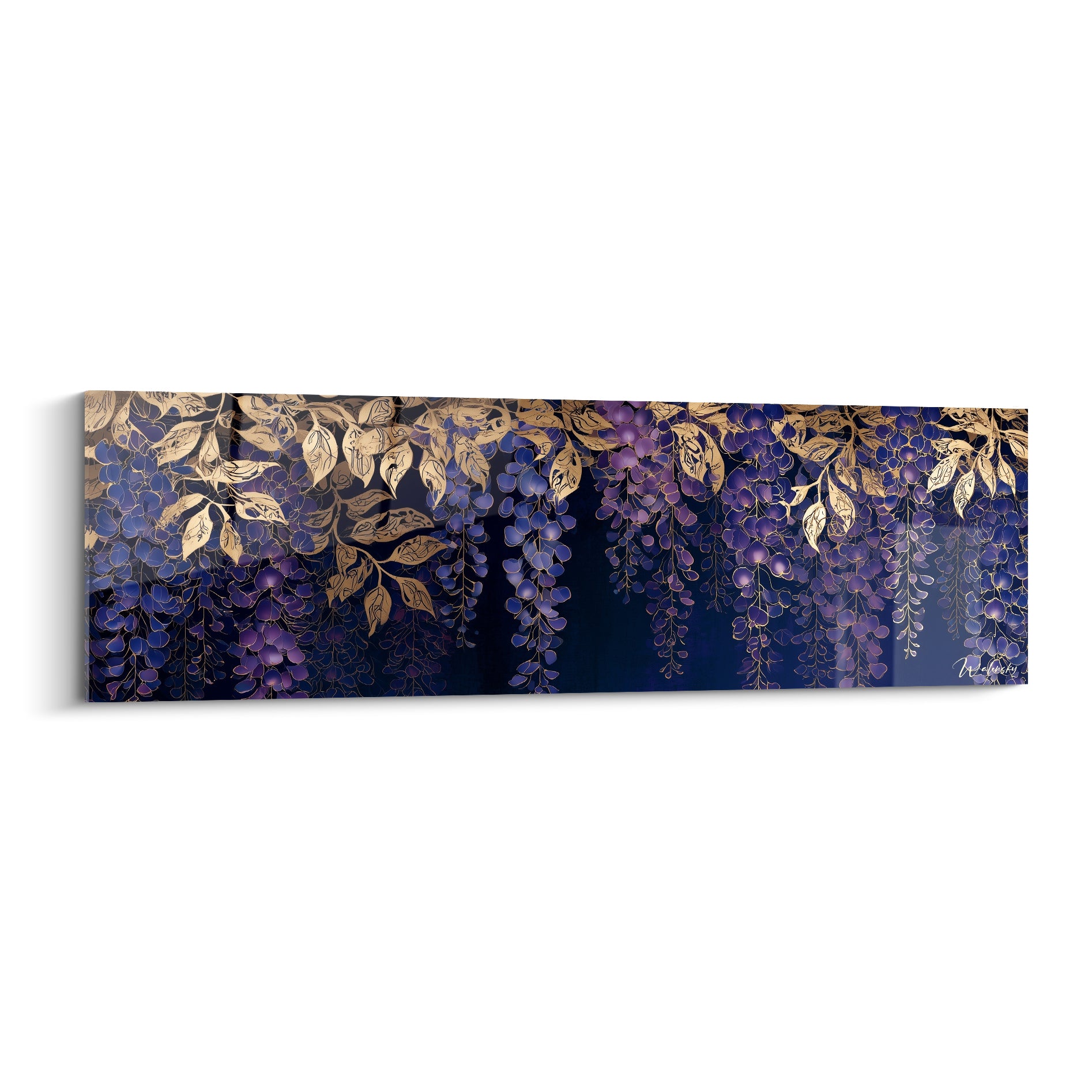Glycine violette et dorée tombant en cascade sur fond bleu marine nocturne