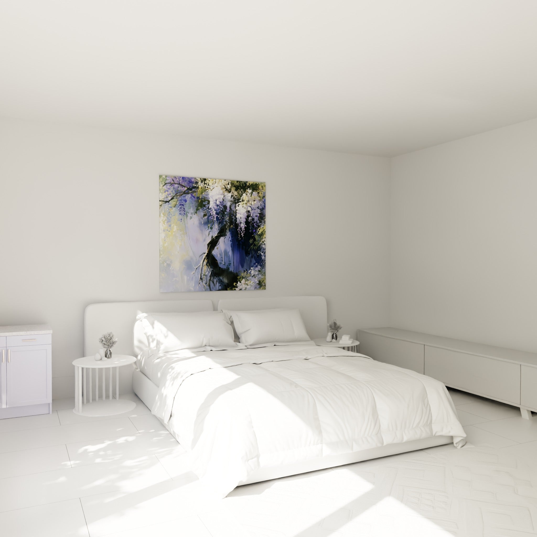 Grappes de glycine violette et ivoire accrochées au-dessus d'un lit dans une chambre claire