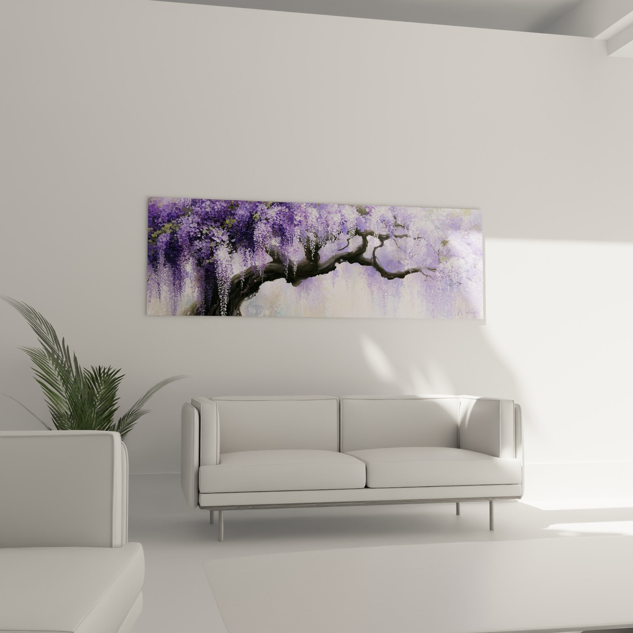 Arbre de glycine violette aux fleurs pendantes, disposé au-dessus d'un canapé dans un salon lumineux