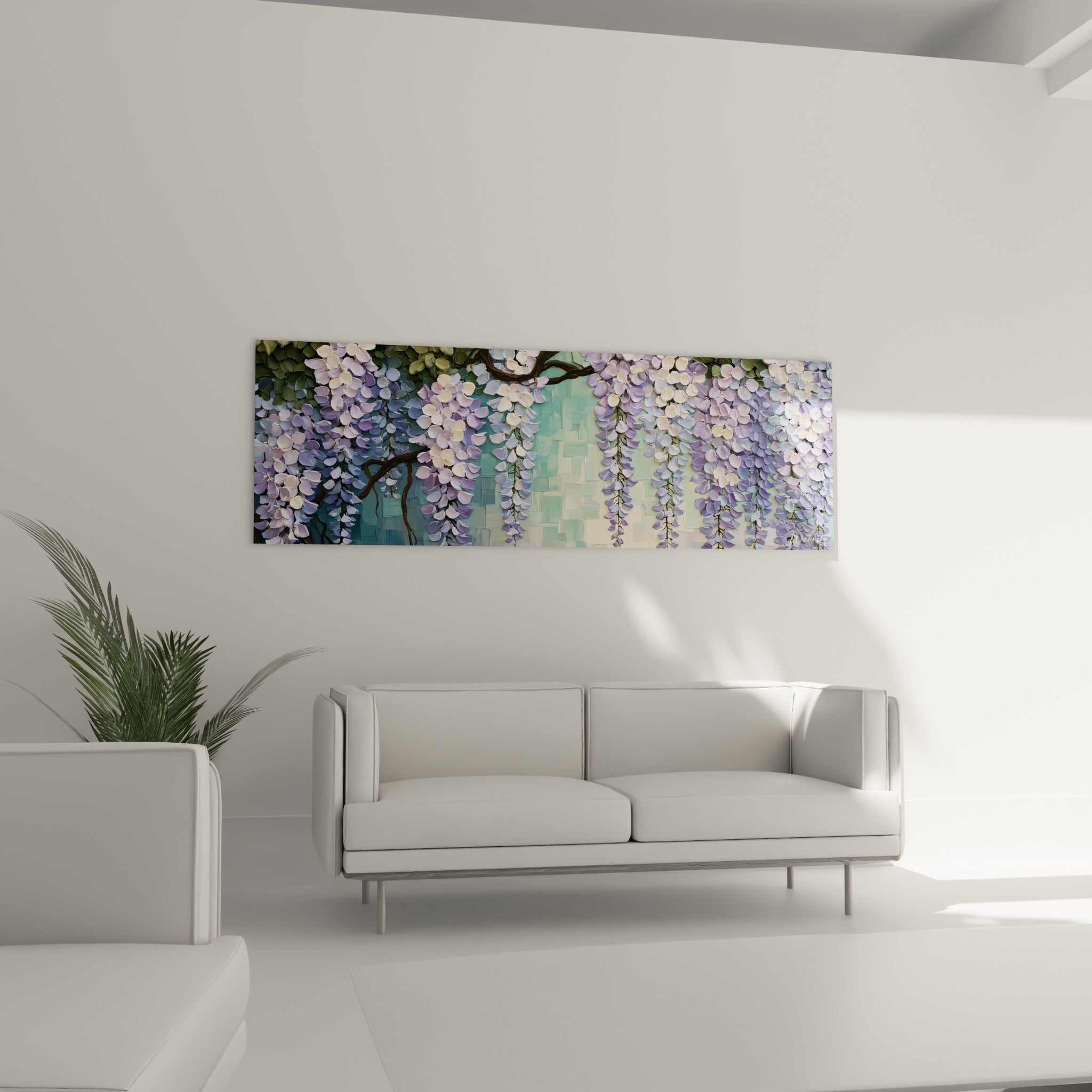 Fleurs de glycine violettes et blanches au-dessus d'un canapé dans un salon lumineux