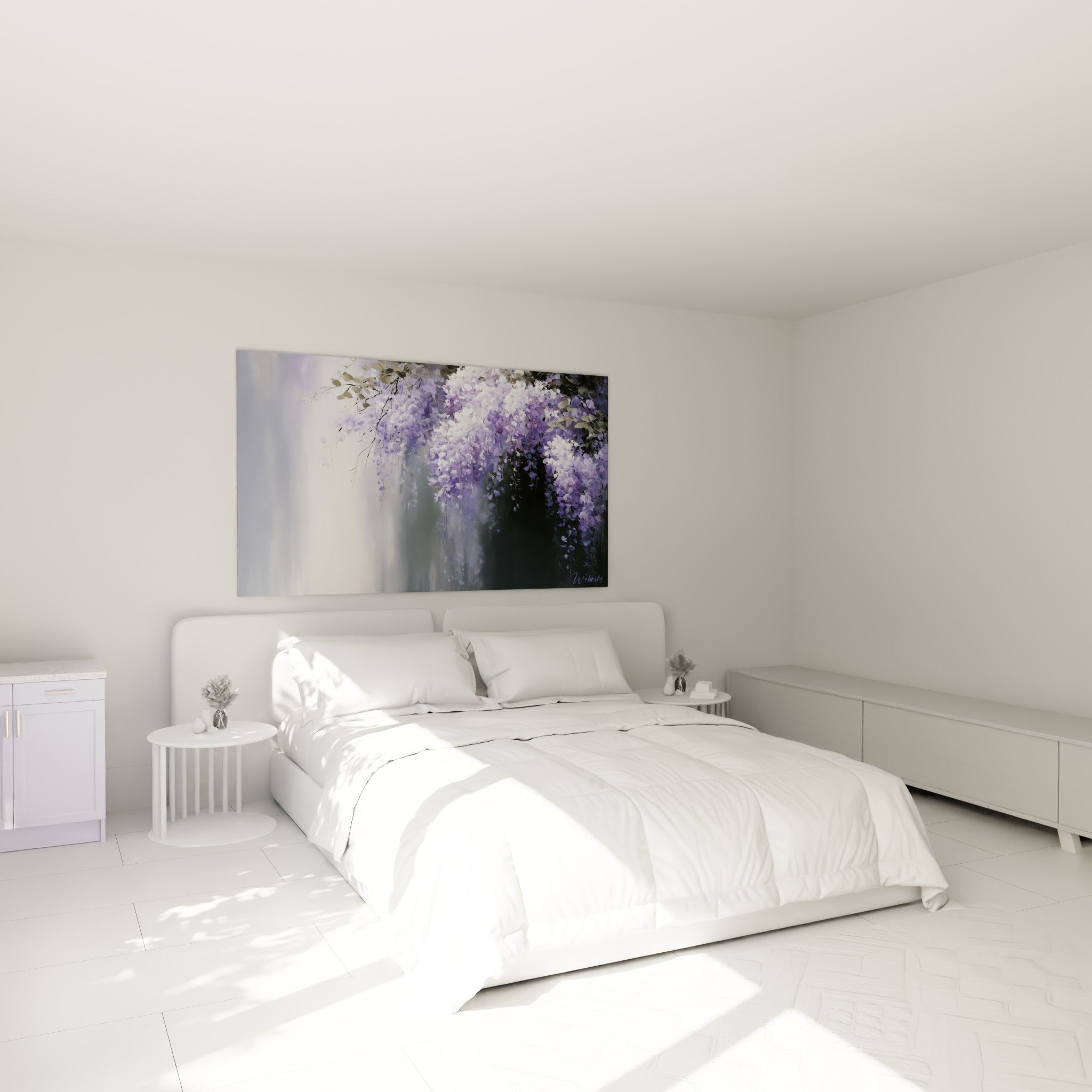 Grappes de glycine violette et blanche tombant en cascade, accrochées au-dessus d'un lit dans une chambre claire