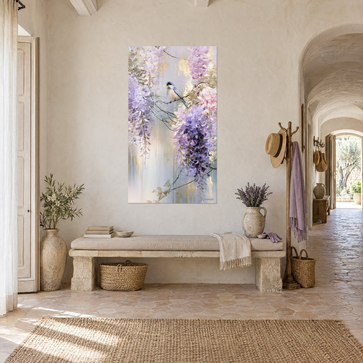 Quadro uccello dal piumaggio azzurro e crema su un ramo di glicine lilla e rosa, vista di tre quarti in un casale provenzale
