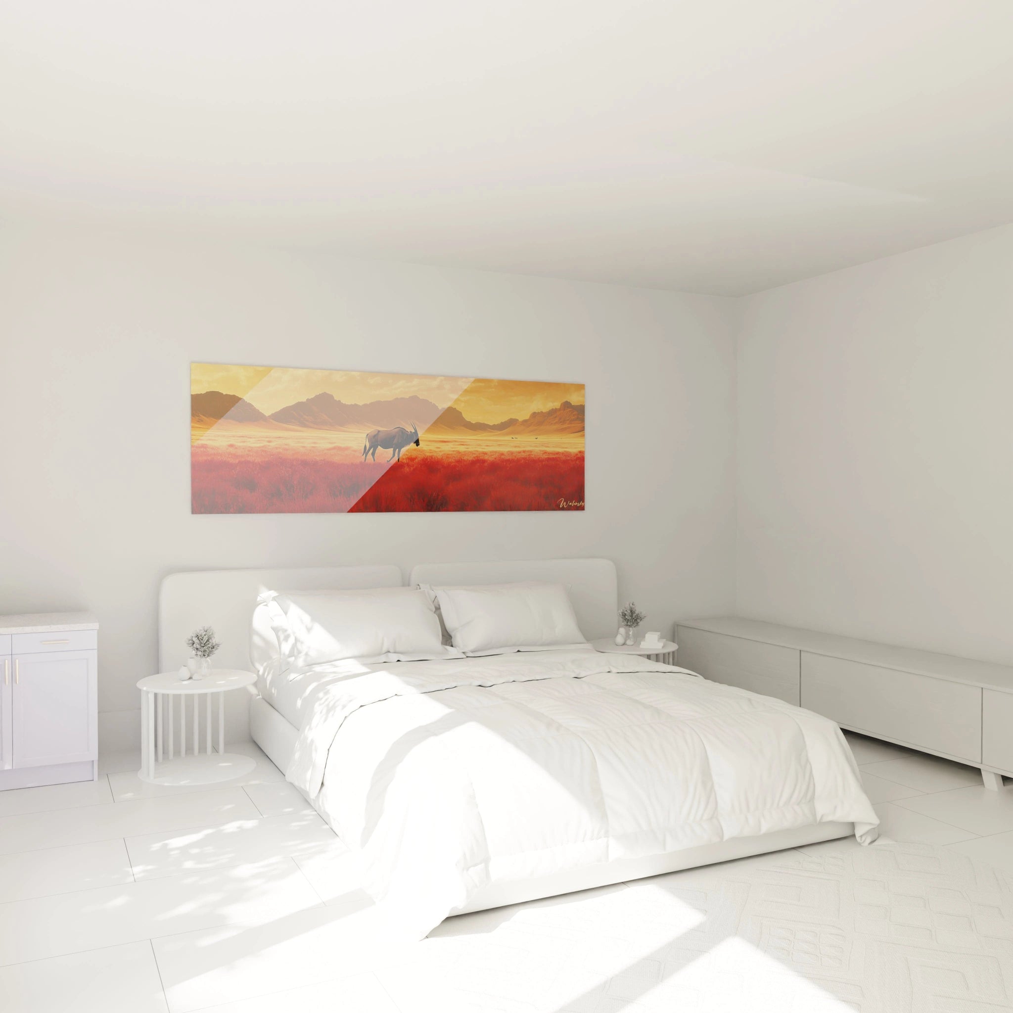 Tableau gnous Walensky avec paysage orange et rouge accroché au-dessus d'un lit moderne blanc
