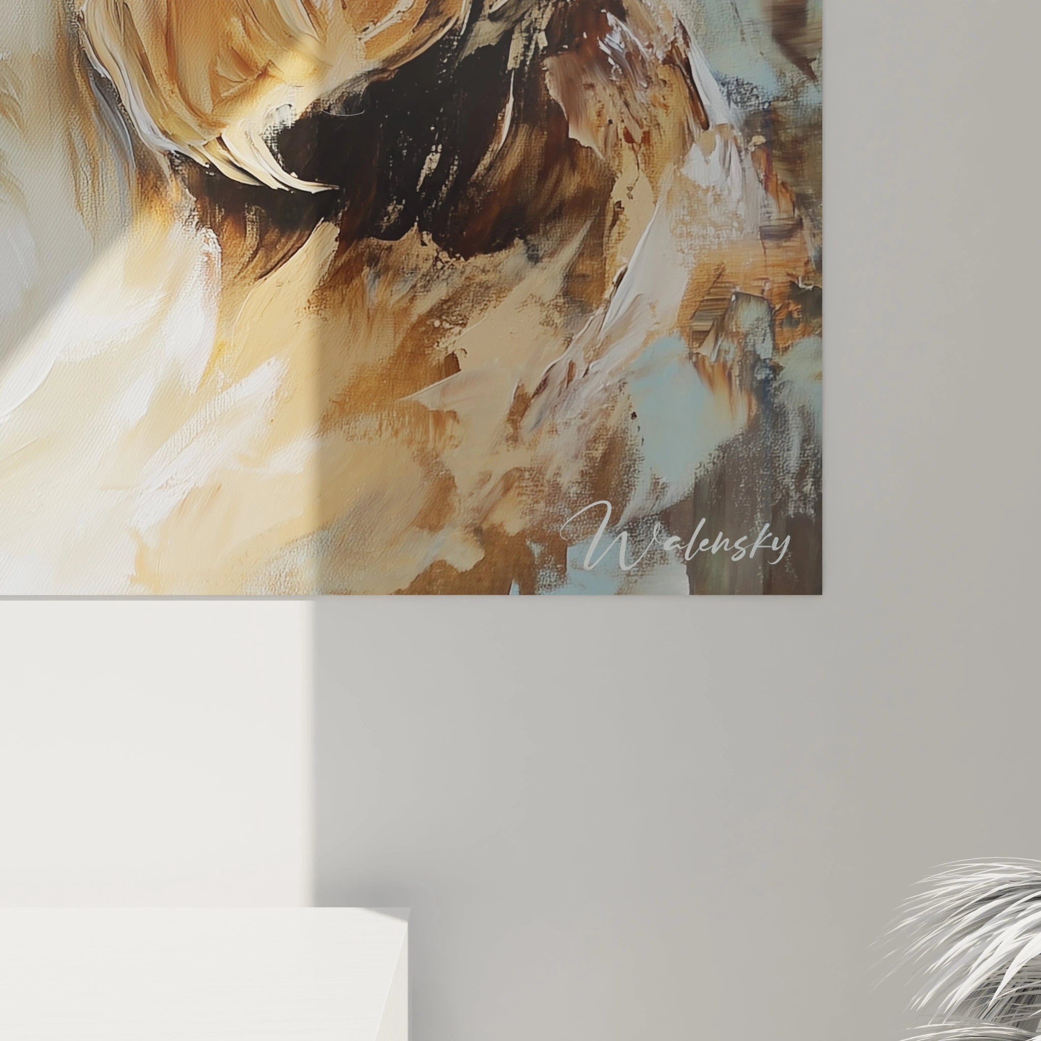Un tableau Golden Retriever artistique présentant un portrait canin latéral. Dominantes de beige, marron et bleu ciel avec transitions subtiles. Texture visible de la peinture créant un effet tridimensionnel sur le pelage et le museau noir.

