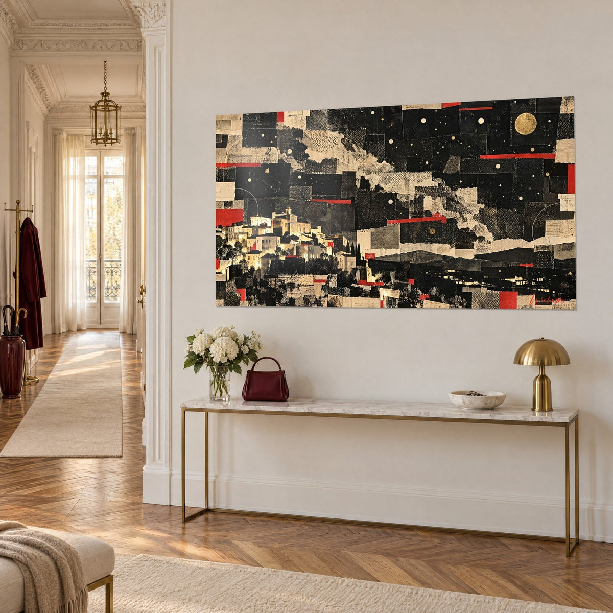 Schilderij gouden stenen huizen op de heuvel, gescheurd zwart papier en rode strepen, okerkleurige maan, witte Haussmann-muur