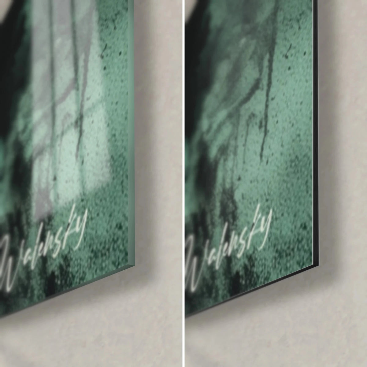 Wall art of a black monkey with golden highlights, bottom right corner: glossy acrylic glass on the left, matte Dibond on the right, 3 mm edge