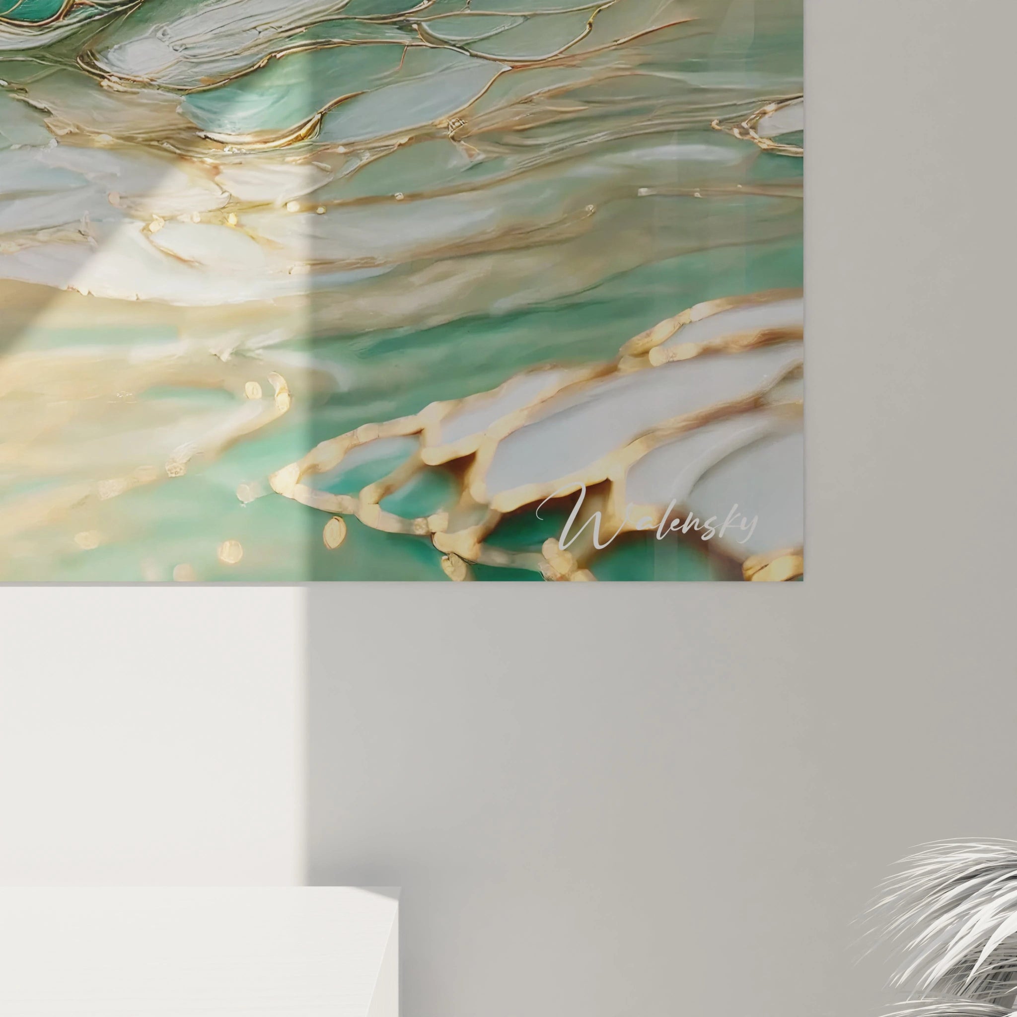 vue de pres du tableau phoque revelant les details delicats du pelage et des vagues dorees Sa combinaison de blanc or et vert evoque un equilibre mystique entre realisme et reve






