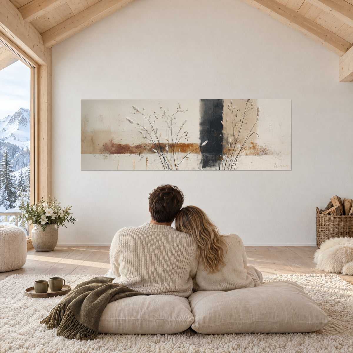 Quadro di paesaggio astratto di erbe sottili, ruggine e nero su fondo avorio, una coppia abbracciata di spalle su cuscini sotto un tetto da chalet