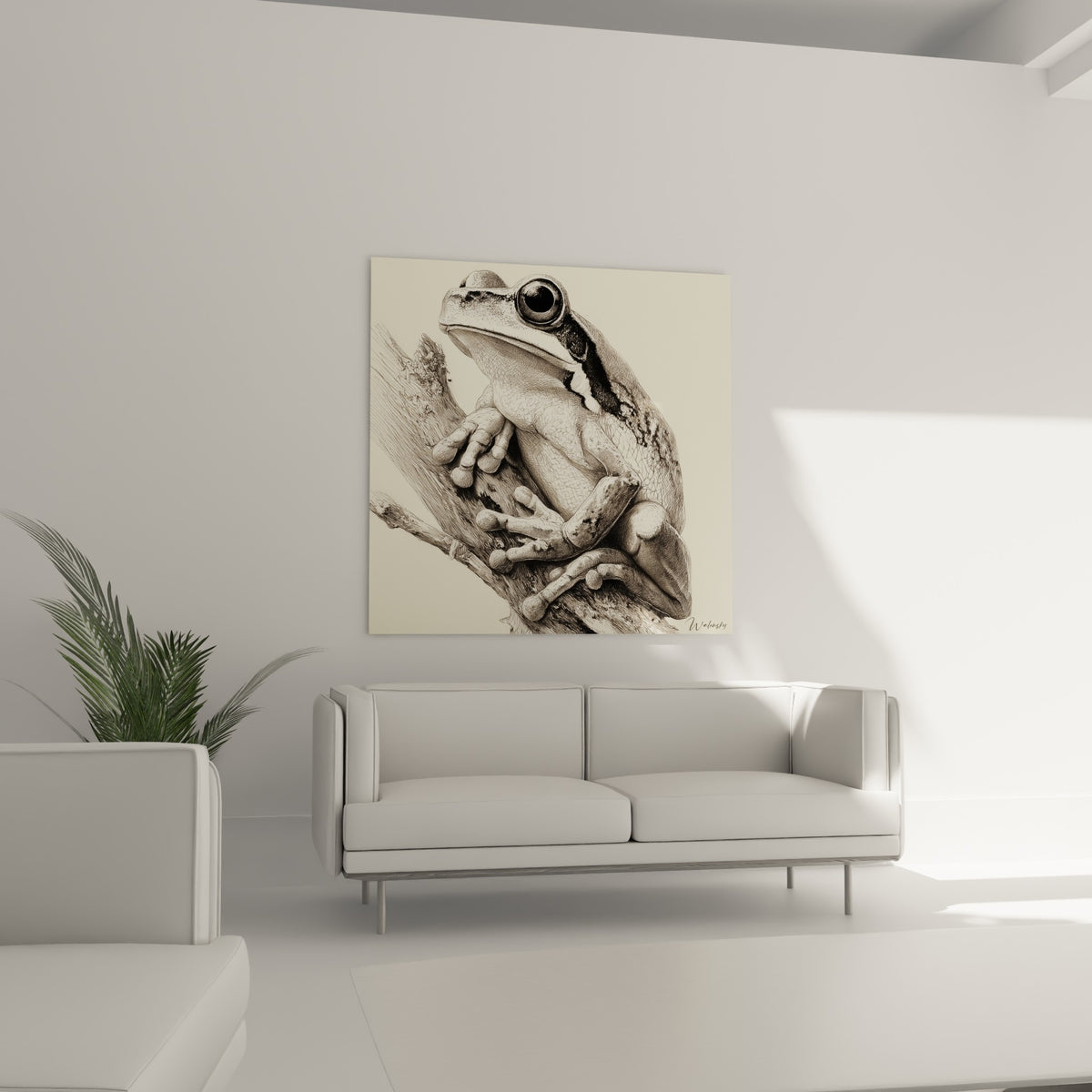Batracien perché griffant l'écorce, contrastes ivoire et anthracite, au-dessus d'un canapé dans un salon lumineux
