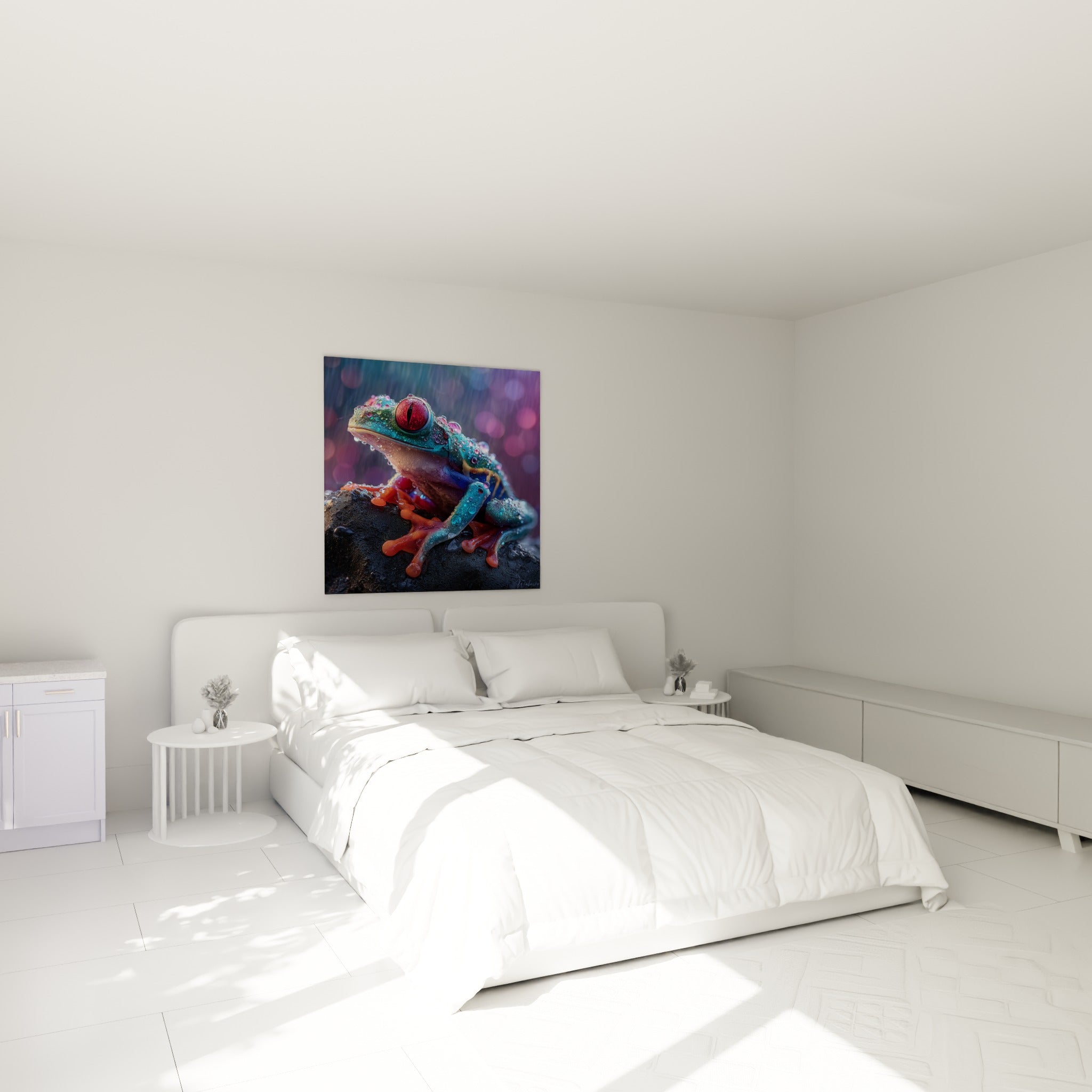 Amphibien turquoise aux pattes orange vif accroché au-dessus d'un lit dans une chambre claire