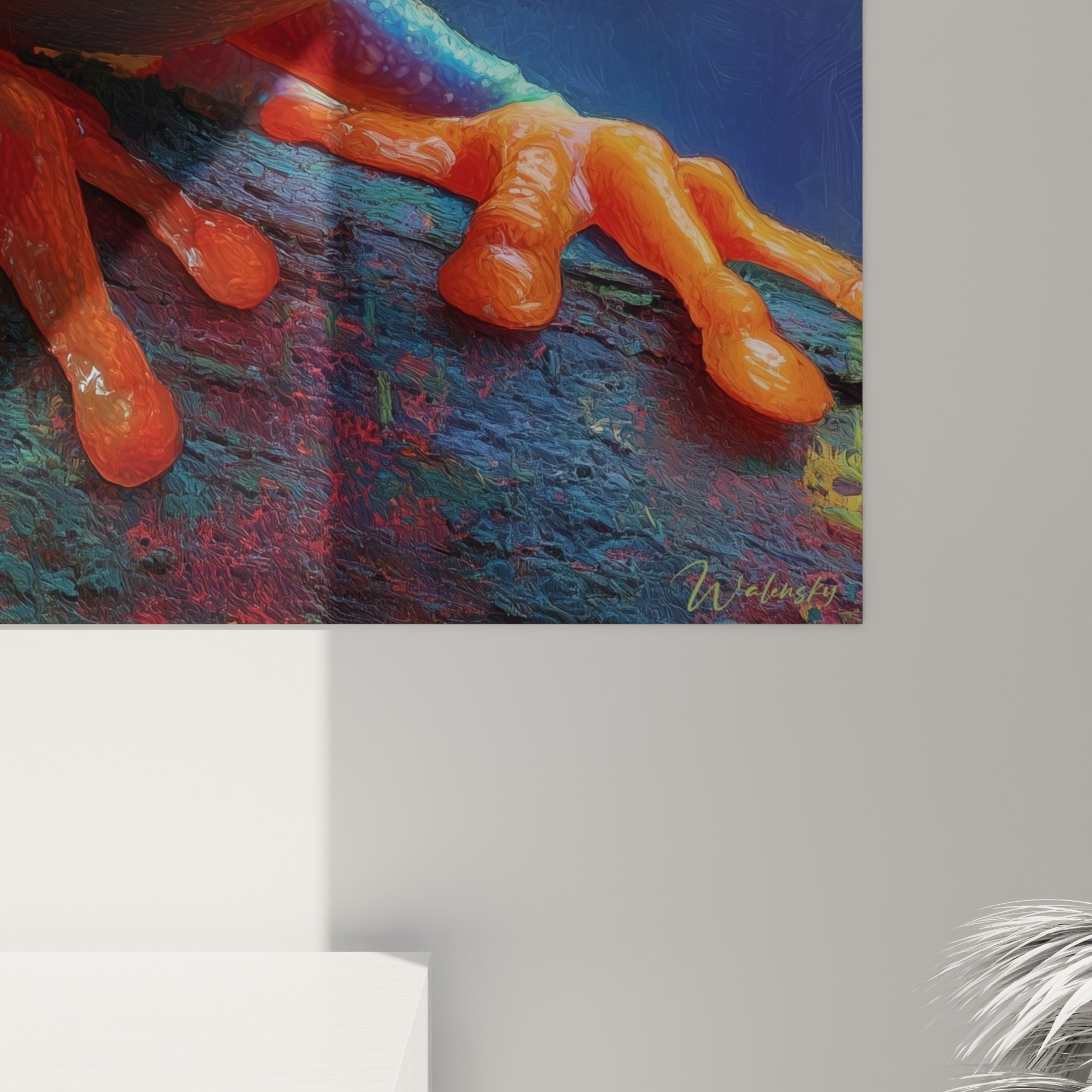 Détail des empâtements colorés sur la peau granuleuse turquoise et les pattes orange de la grenouille