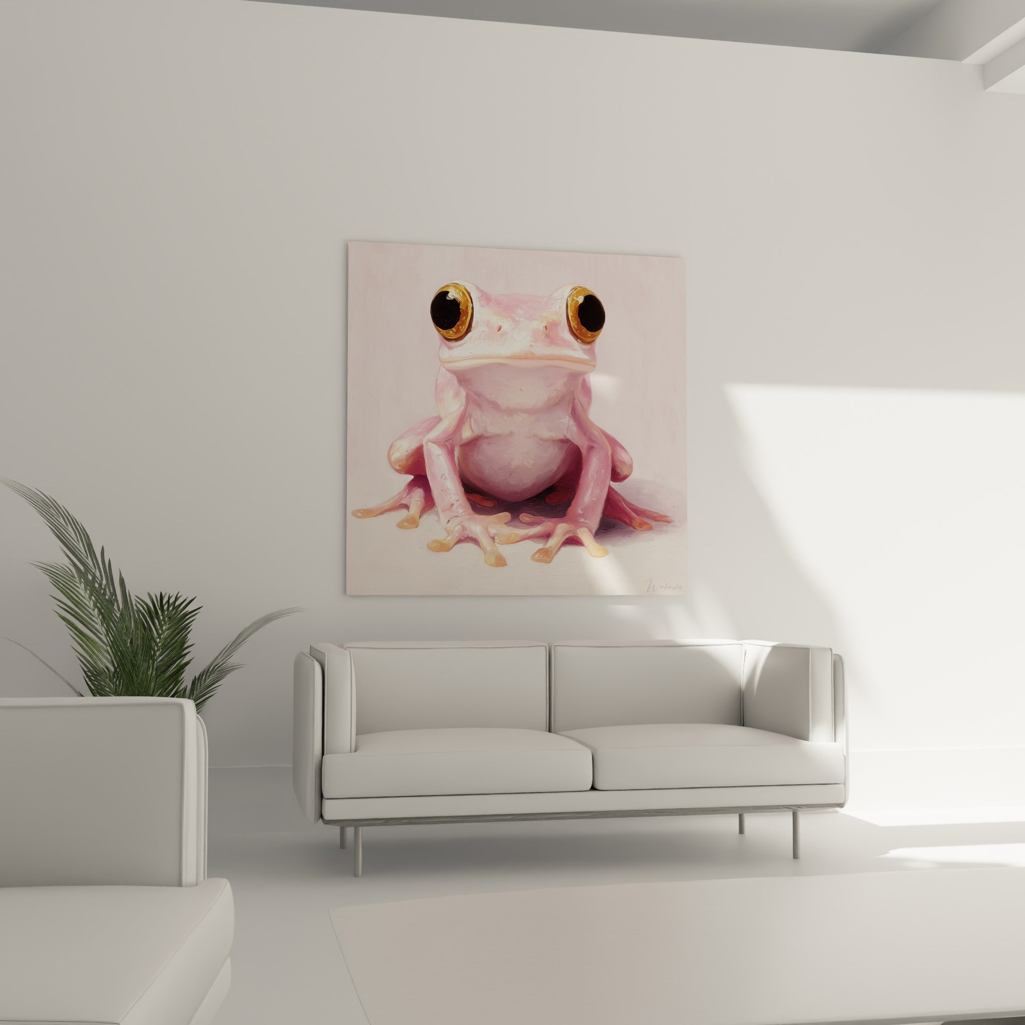 Amphibien pastel aux reflets dorés et pattes abricot, suspendu au-dessus d'un canapé dans un salon lumineux