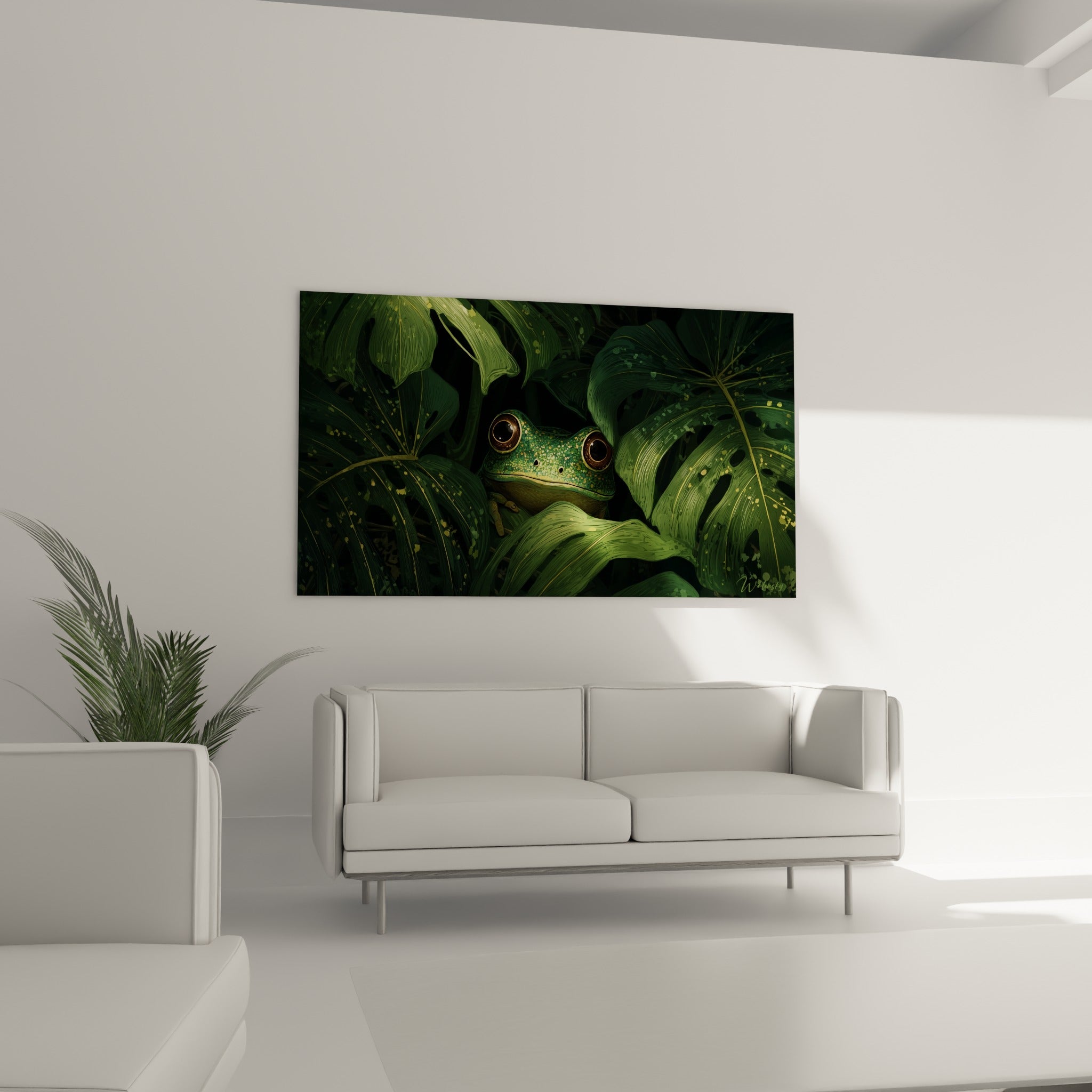 Yeux dorés perçants d'une grenouille verte entourée de larges feuilles sombres, au-dessus d'un canapé dans un salon lumineux