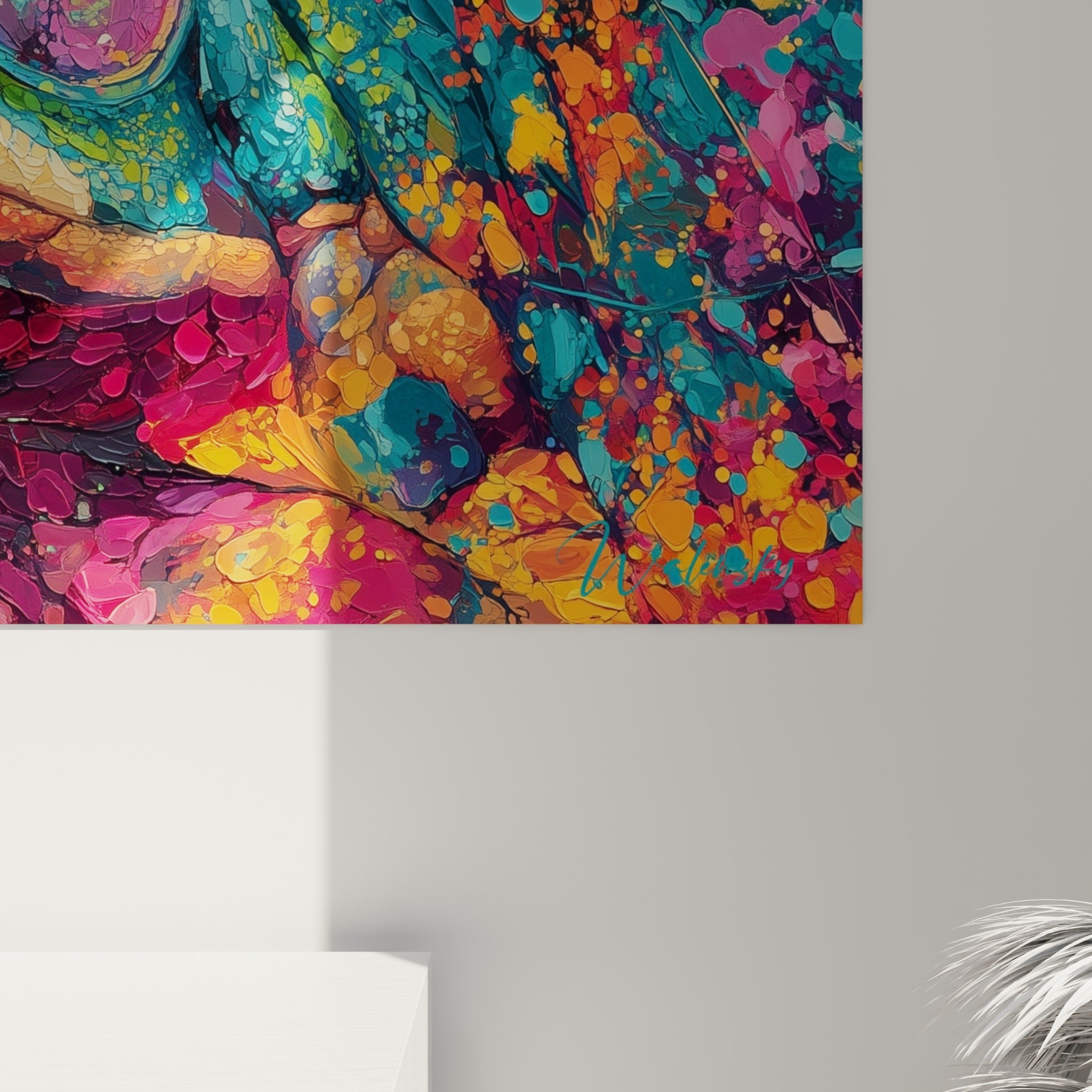 Empâtements épais de peinture turquoise, fuchsia et dorée révélant la matière texturée de l'œuvre