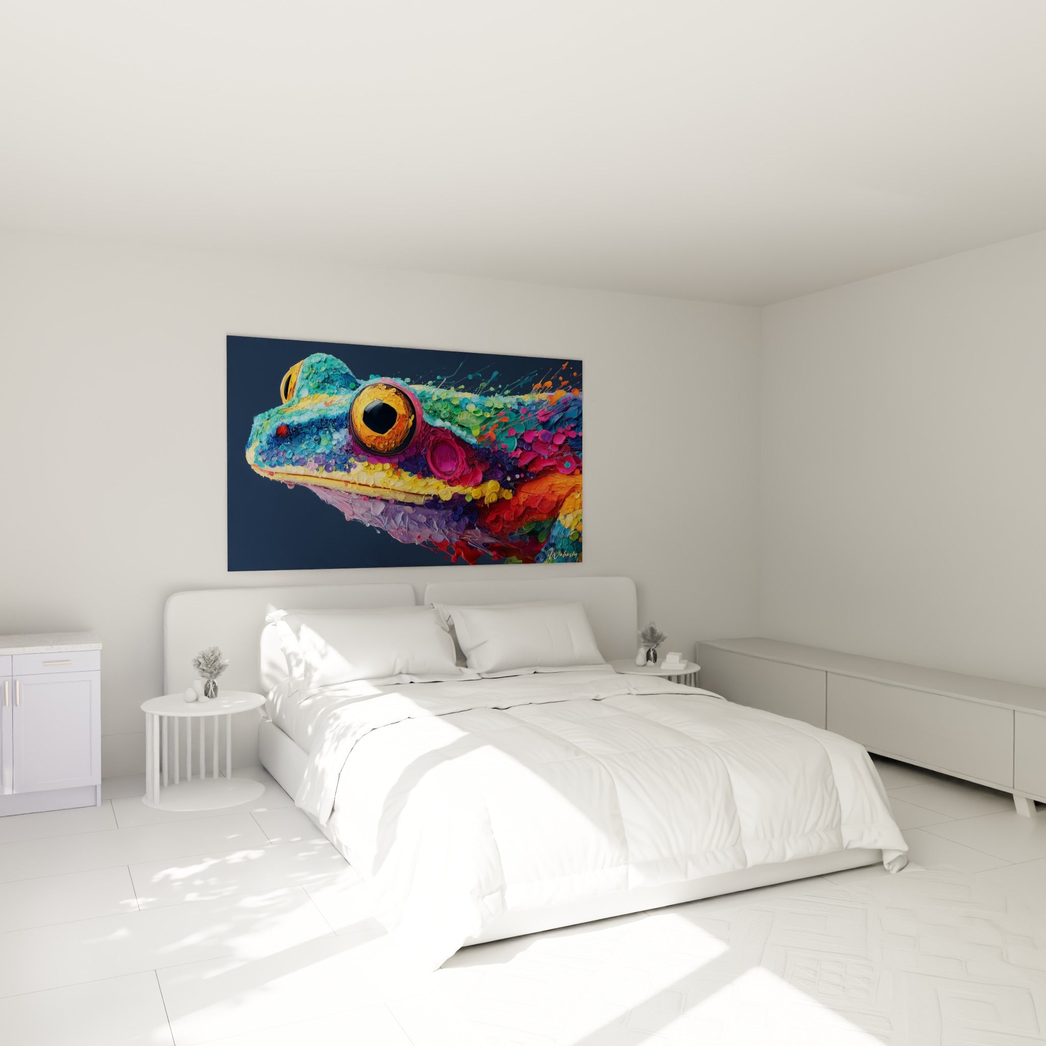 Amphibien coloré aux touches magenta et jaunes accroché au-dessus d'un lit dans une chambre claire