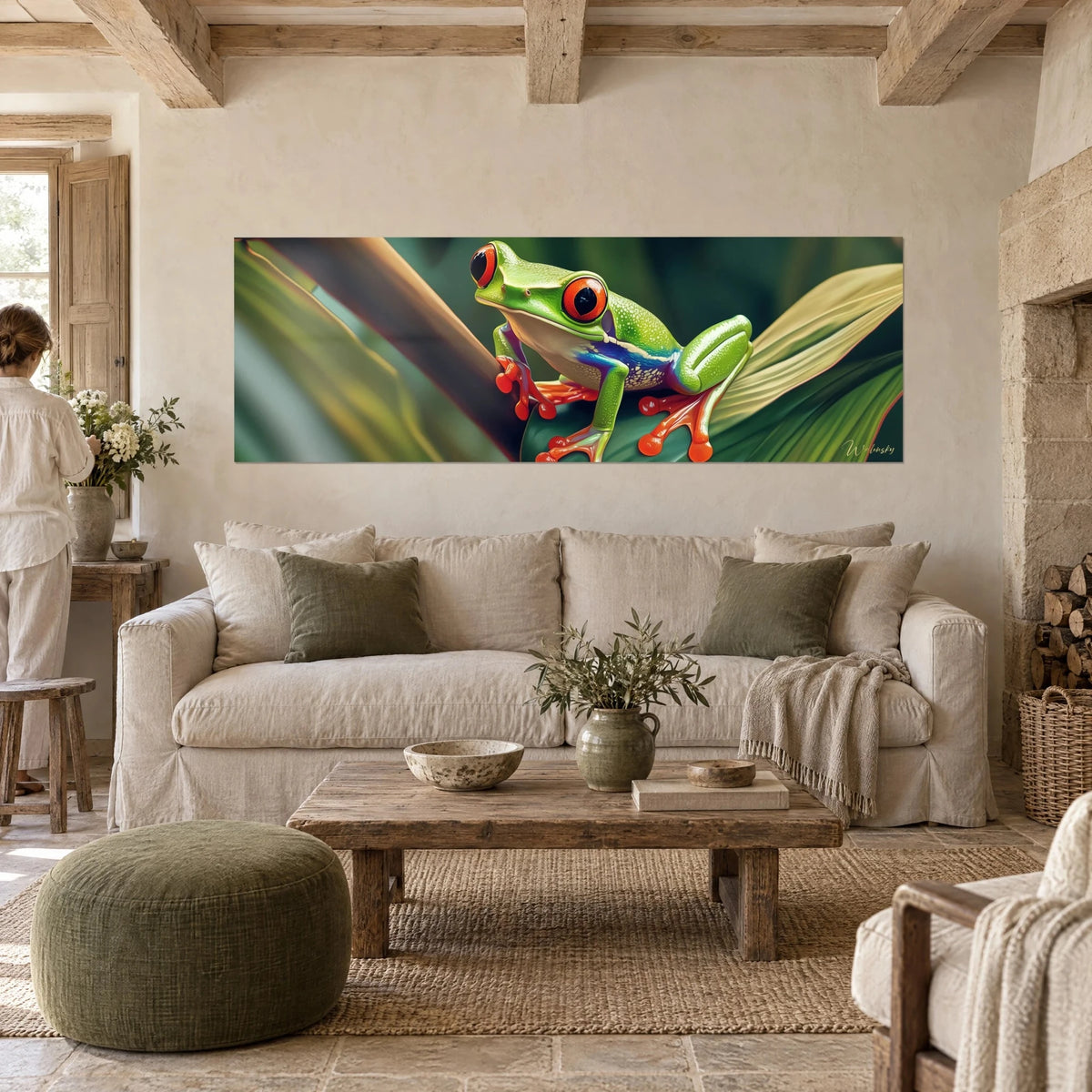 Tableau rainette aux yeux rouges, pattes orange sur feuille verte, personne de dos au-dessus d'un canapé dans un salon lumineux