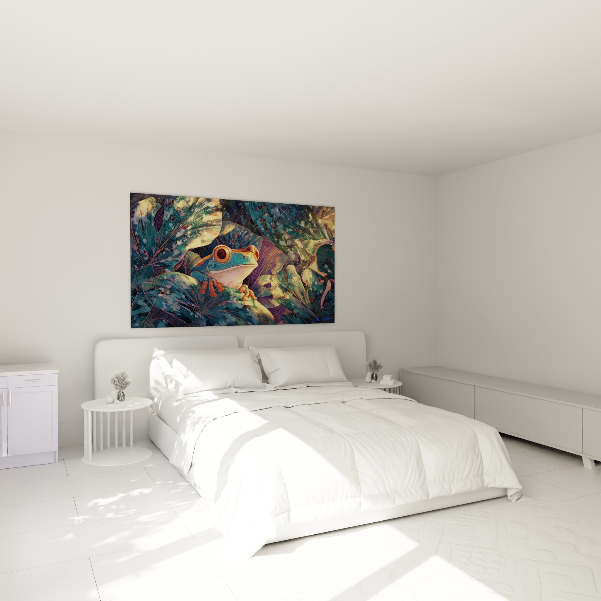 Créature orangée et turquoise dissimulée dans les feuilles, au-dessus d'un lit dans une chambre claire