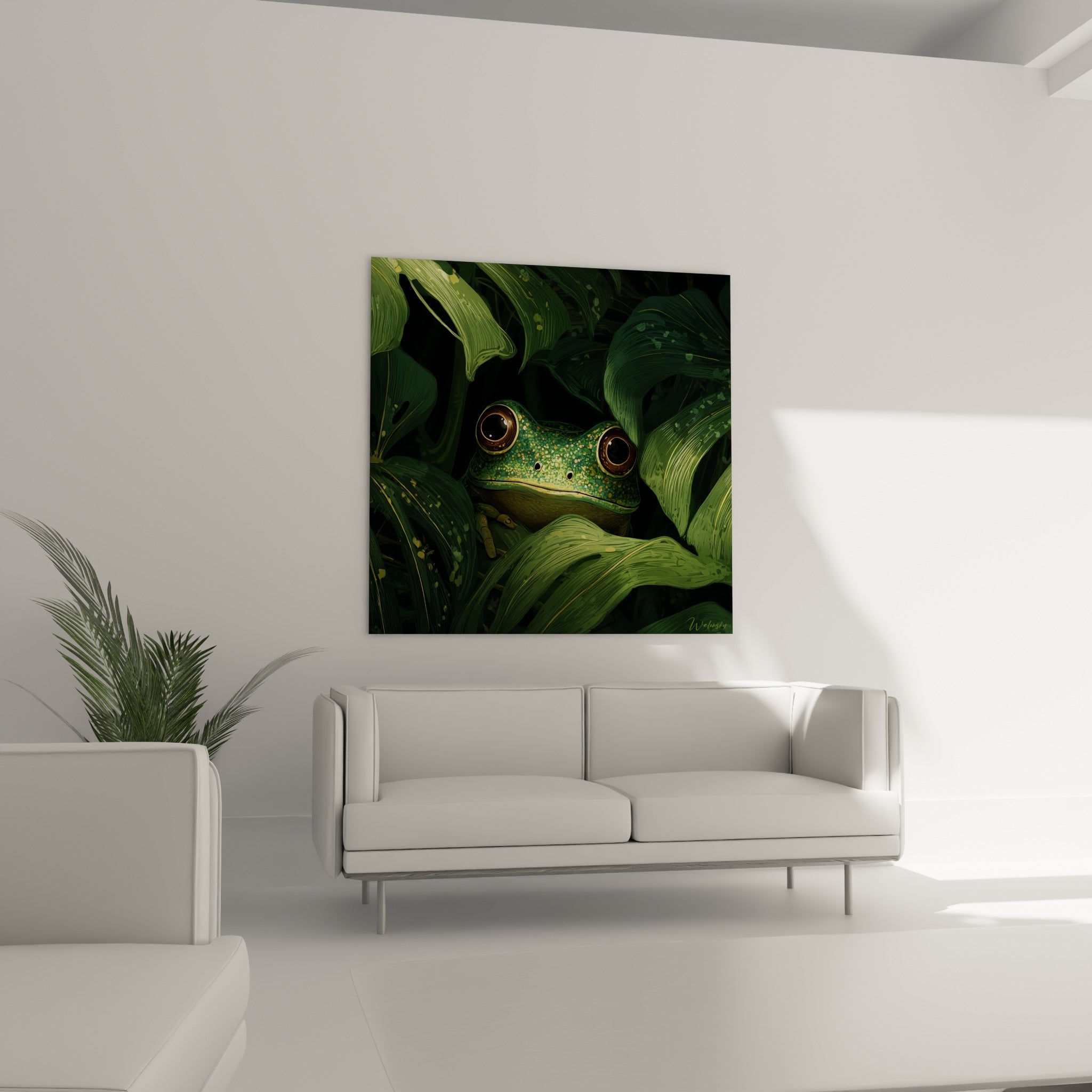 Regard perçant d'une grenouille verte et ocre parmi les feuillages au-dessus d'un canapé dans un salon lumineux