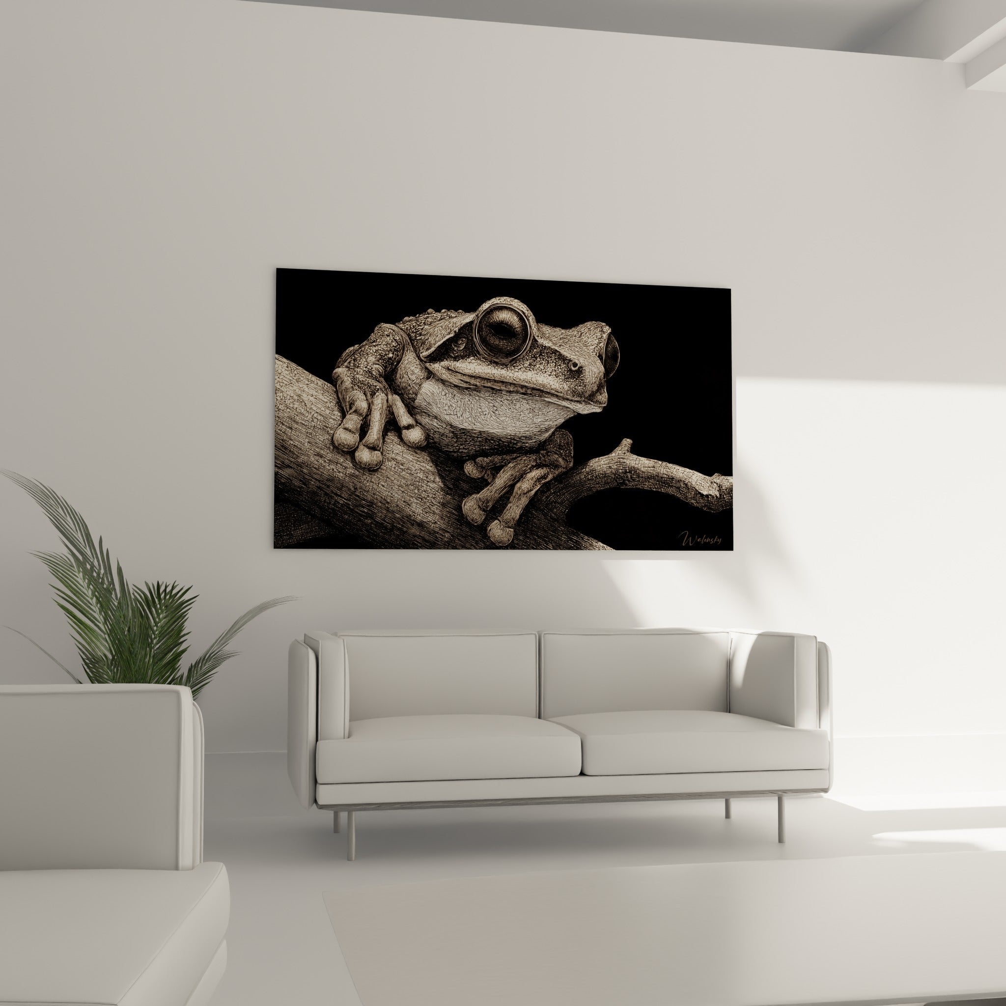 Batracien anthracite et crème perché sur une branche accroché au-dessus d'un canapé dans un salon lumineux