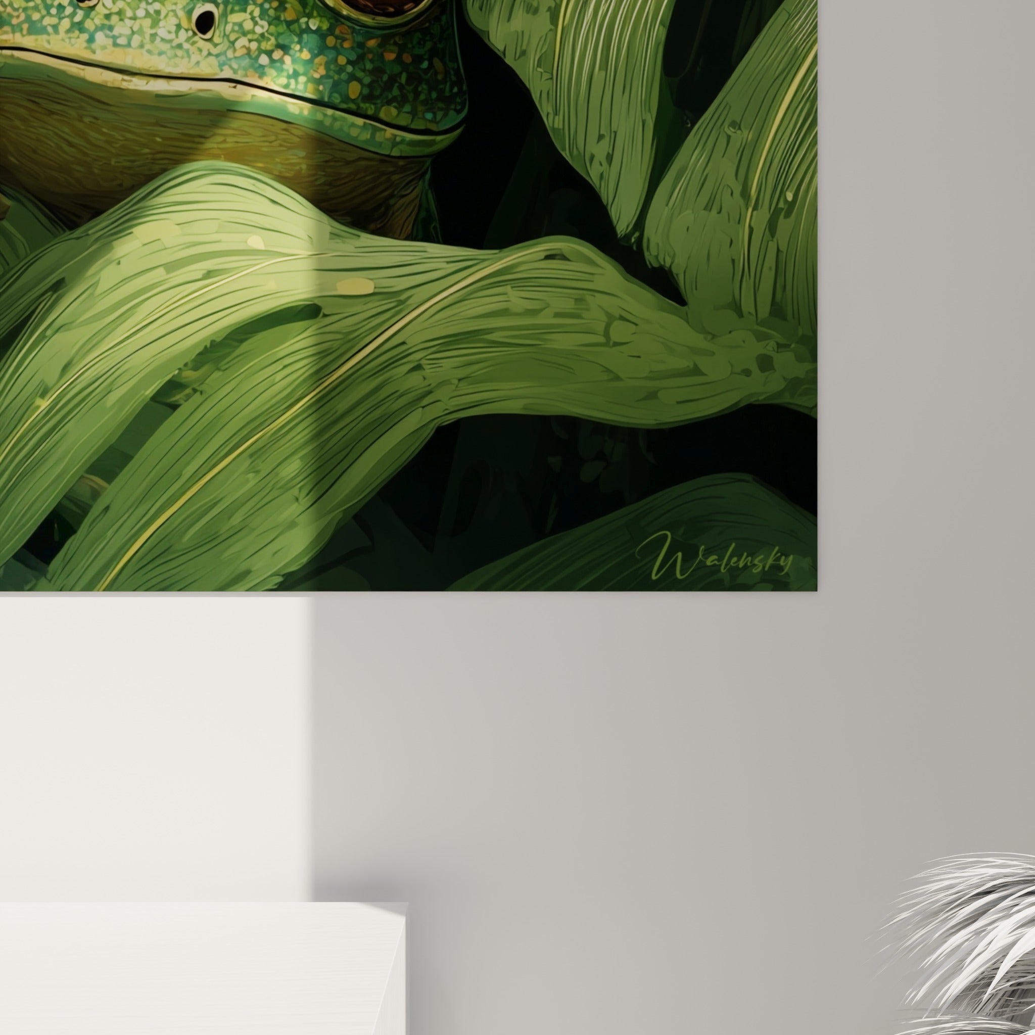 Peau granuleuse vert émeraude et mouchetures dorées de la grenouille visibles en gros plan sur la toile