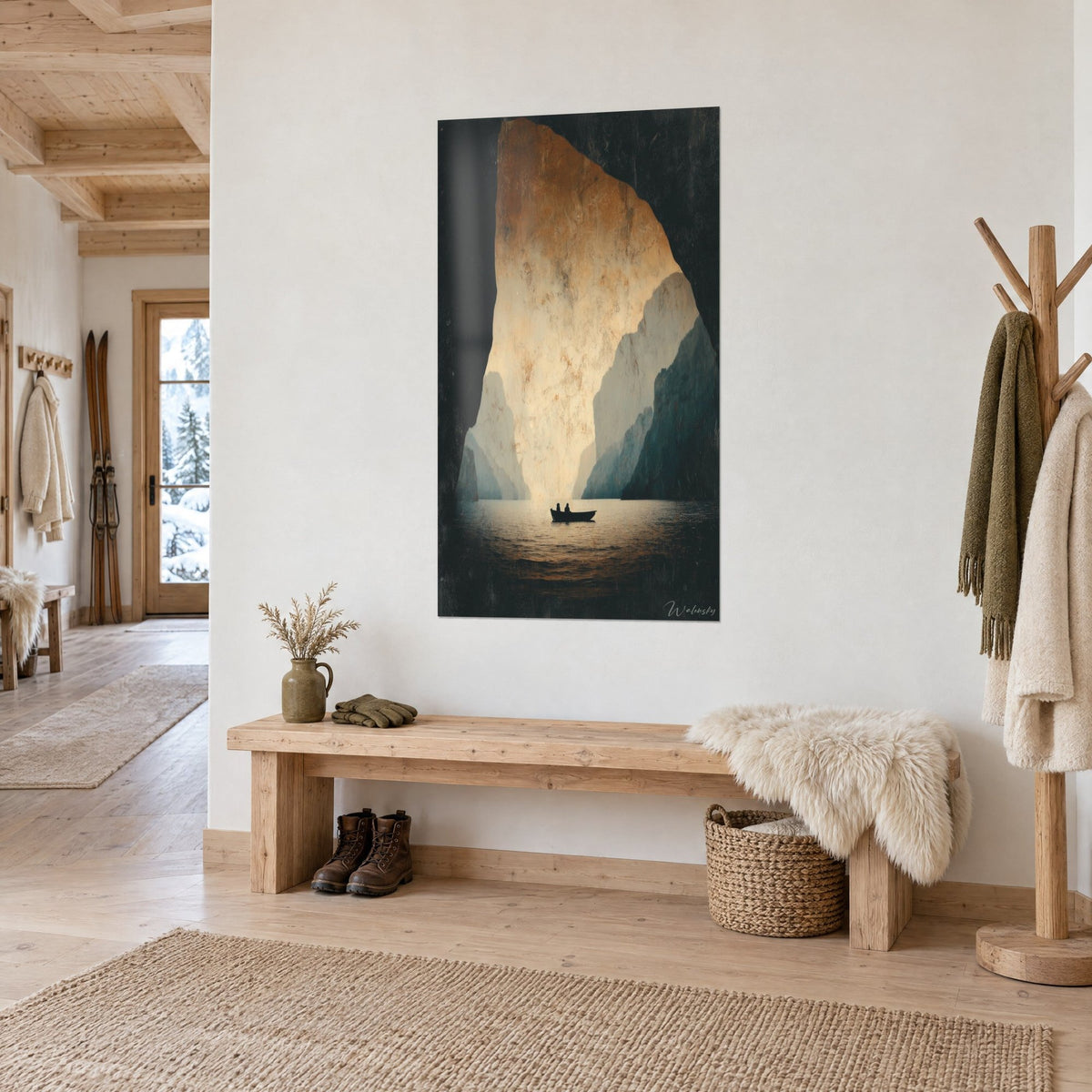 Cuadro acantilado de caliza rojiza iluminada, mar oscuro y una pequeña barca negra, colgado junto a un banco de madera estilo chalet