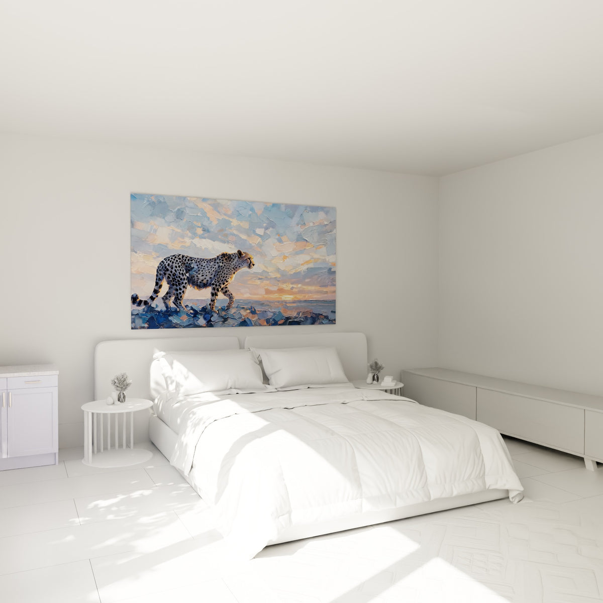 Silhouette de guépard fauve et bleu marchant vers l'horizon, au-dessus d'un lit dans une chambre claire