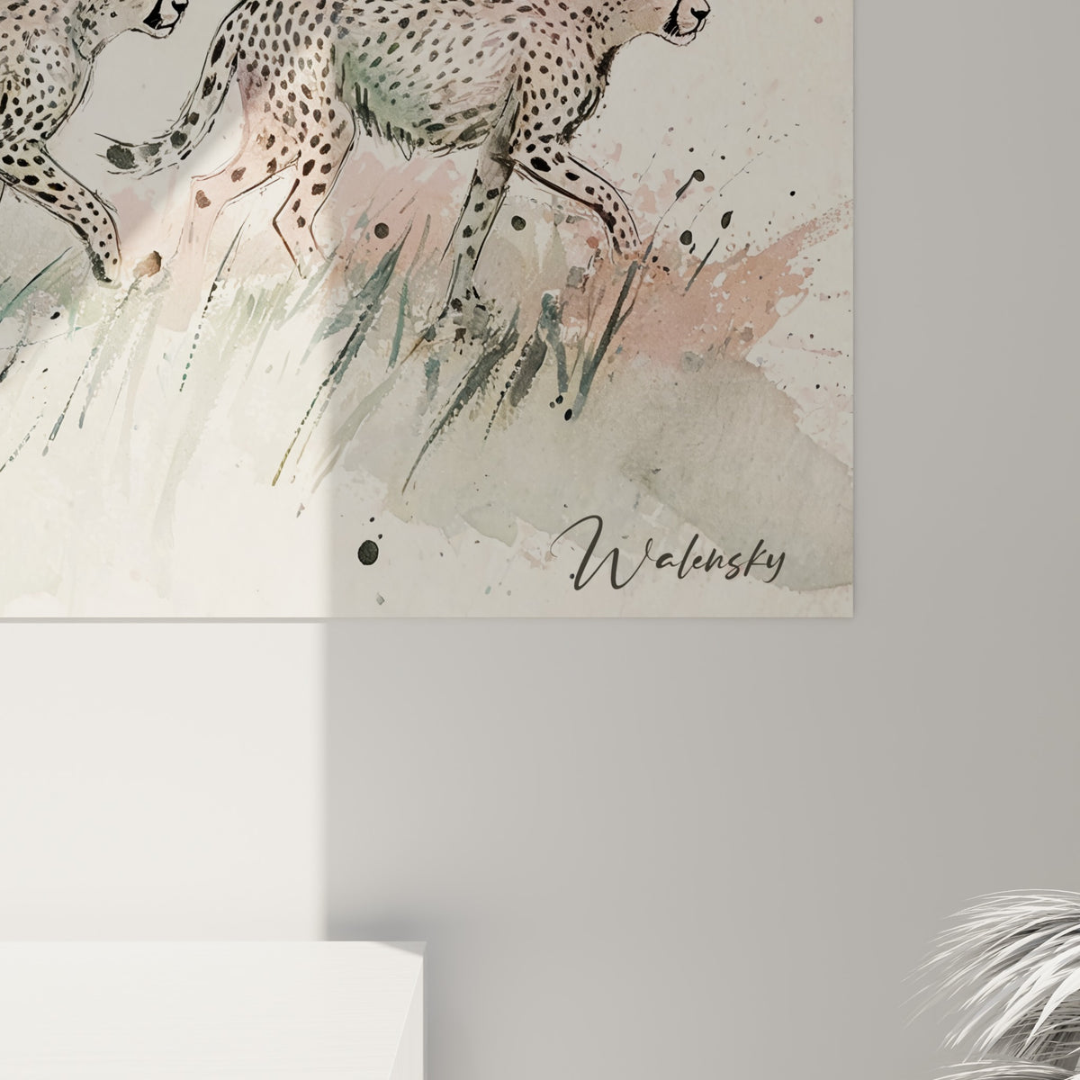 Détail des taches noires et éclaboussures d'aquarelle beige sur le pelage du guépard