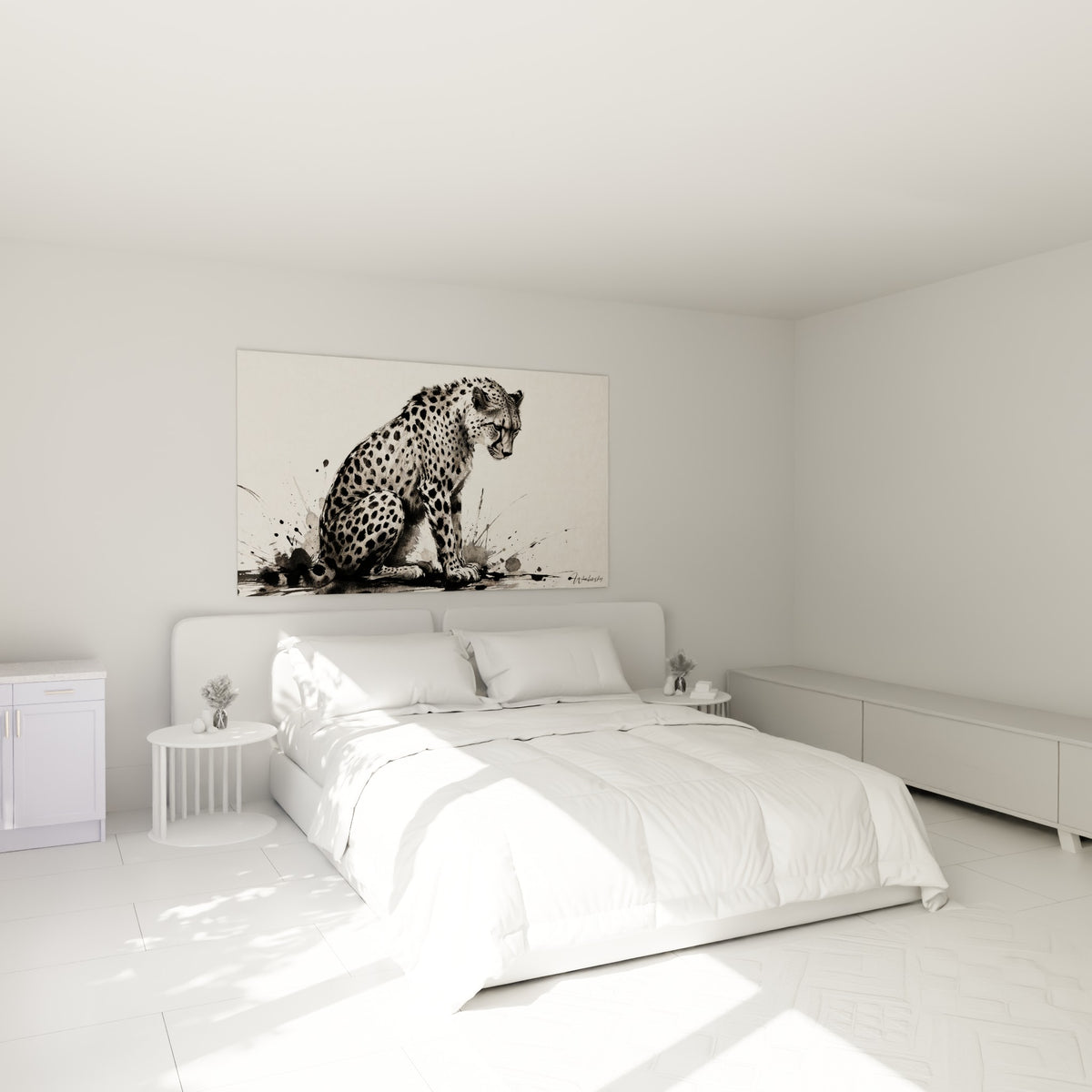 Félin tacheté noir et blanc en posture assise, accroché au-dessus d'un lit dans une chambre claire