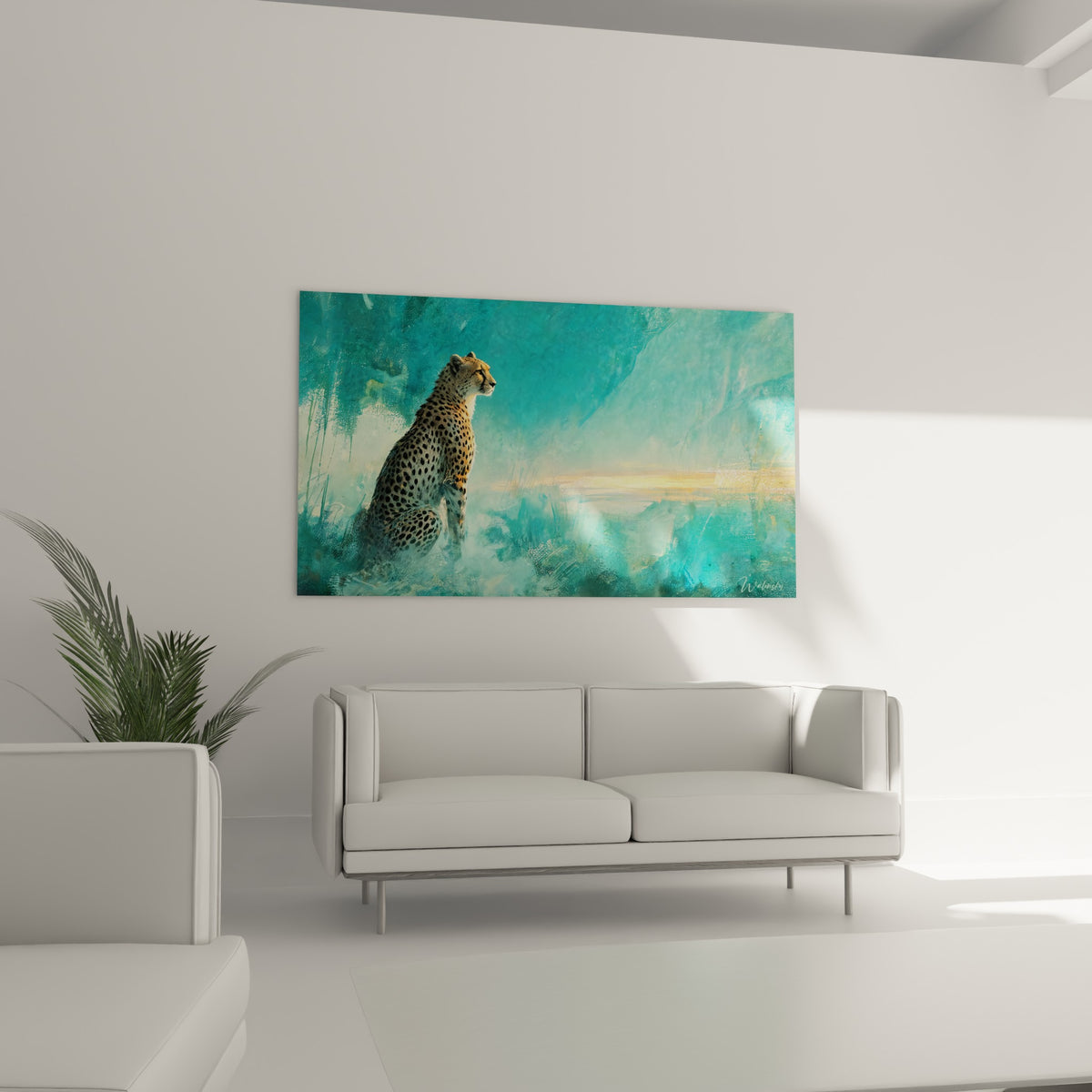 Silhouette du guépard turquoise et fauve tournée vers la lumière, au-dessus d'un canapé dans un salon lumineux