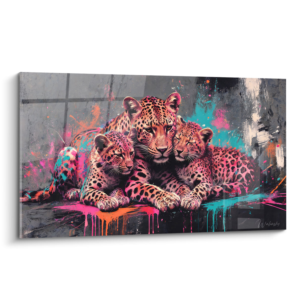 Léopards fauve et rose blottis, mère et petits sur fond anthracite éclaboussé de turquoise