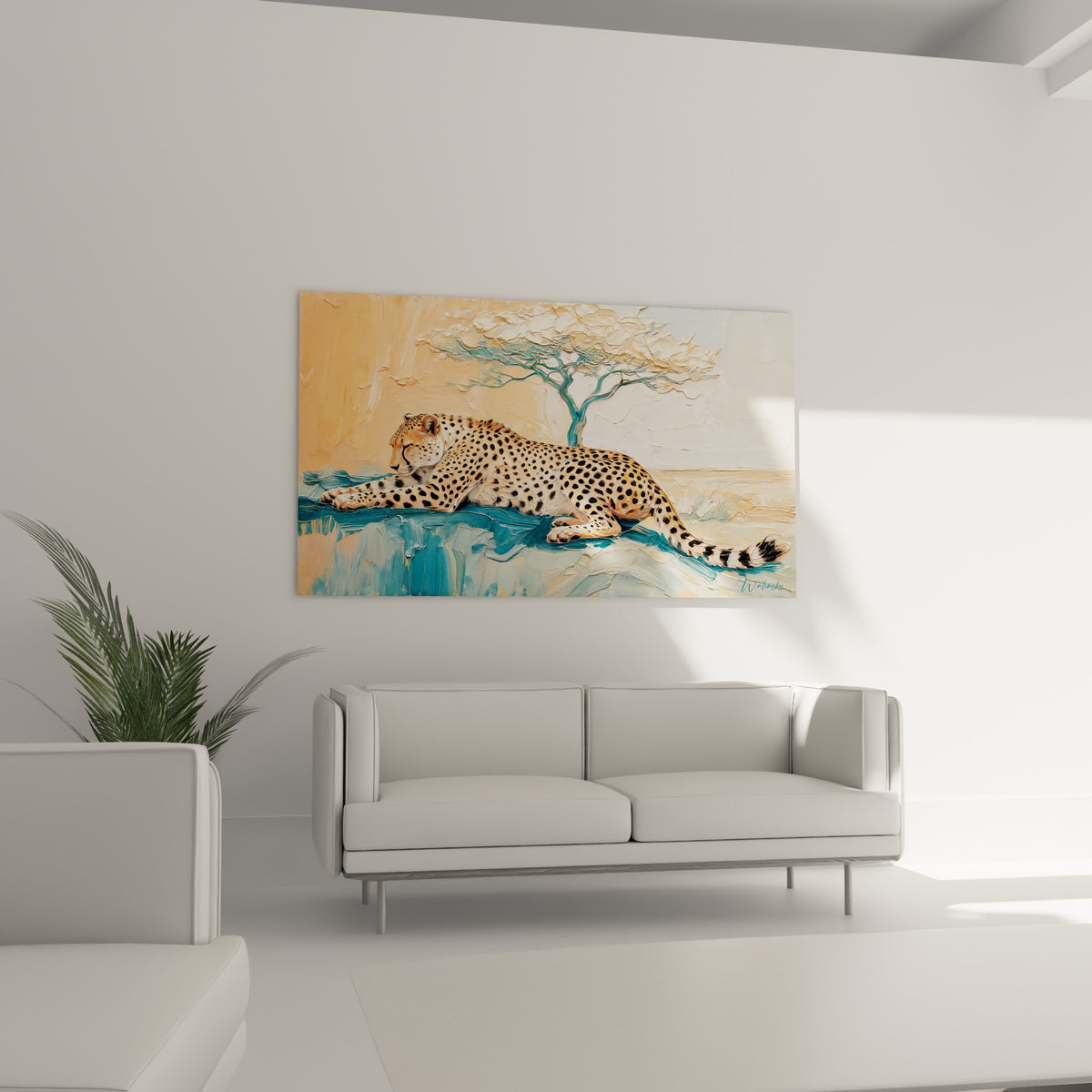 Guépard au repos entre tons ocre et bleu pastel, suspendu au-dessus d'un canapé dans un salon lumineux