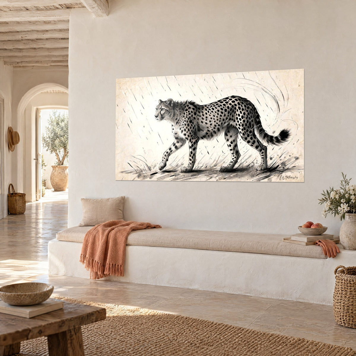 Gemälde gefleckte Raubkatze schreitet durch den Regenguss, schwarze Tusche auf beigem Papier, weiße Wand eines mediterranen Hauses im Dreiviertelprofil