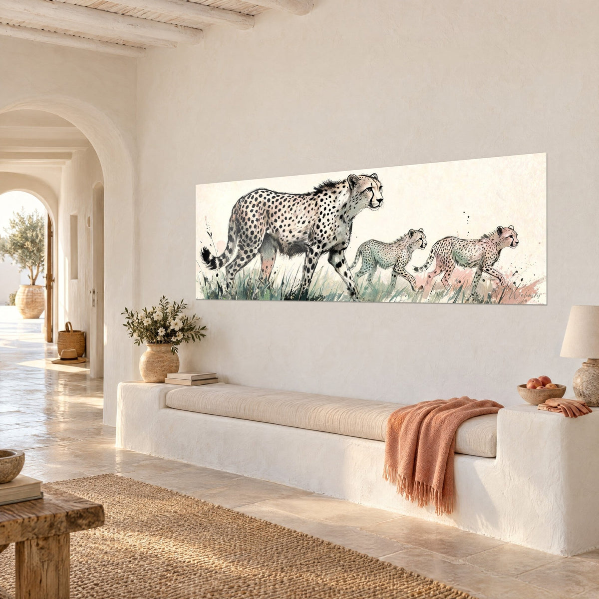 Quadro felino slanciato a macchie nere seguito da due giovani, erbe verde salvia e fondo crema, sala a volte mediterranea