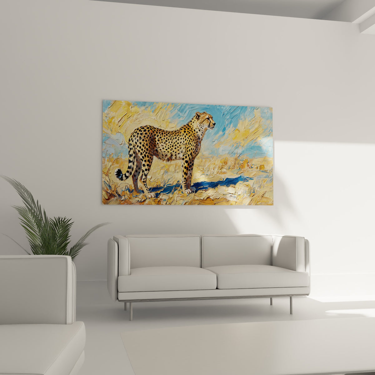 Silhouette dorée du guépard sur fond bleu ciel, au-dessus d'un canapé dans un salon lumineux.