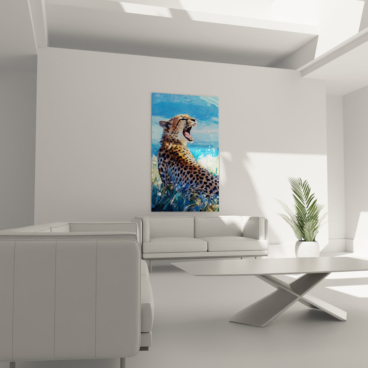 Guépard doré et bleu ciel en plein rugissement, taches noires denses, au-dessus d'un canapé dans un salon lumineux