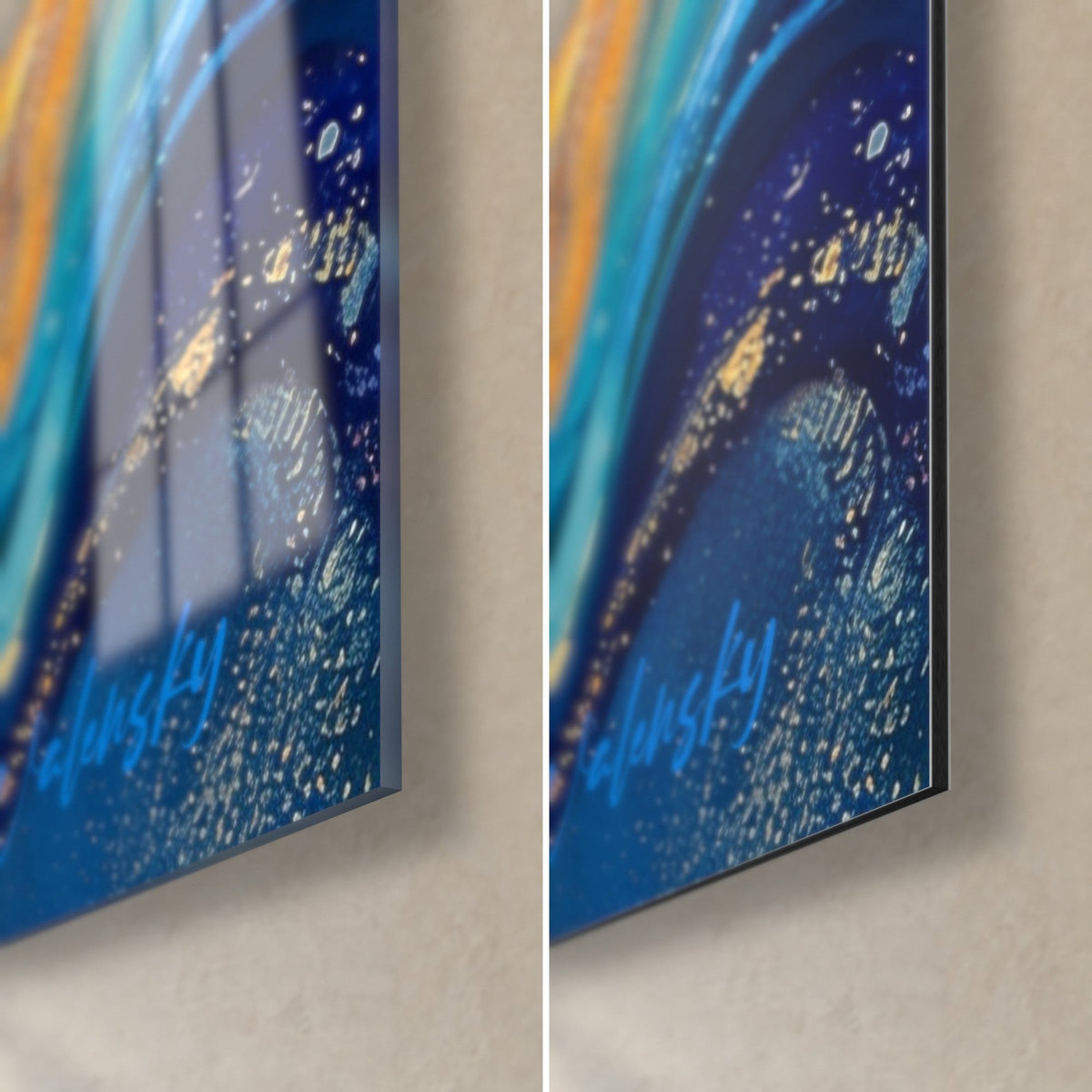 Tableau guépard bleu nuit, coin bas droit : verre brillant aux reflets à gauche, Dibond mat à droite, tranche de 3 mm