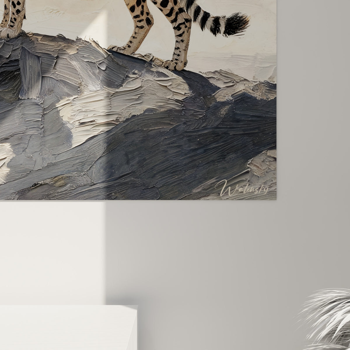 Empâtements épais gris anthracite et crème révélant la matière peinte du rocher sous le guépard