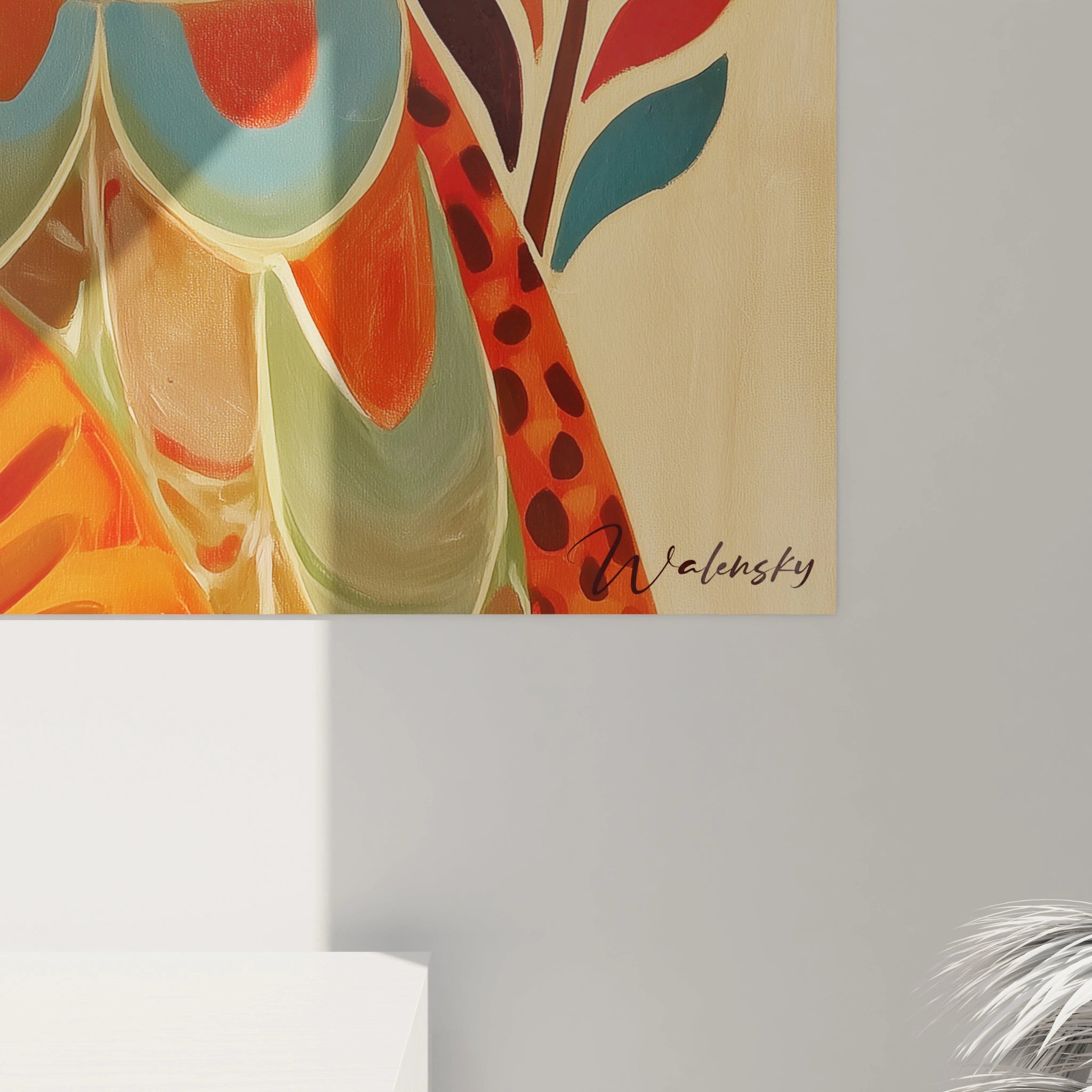 tableau art tribal femme Walensky coloré abstrait aux formes organiques et motifs géométriques sur mur gris