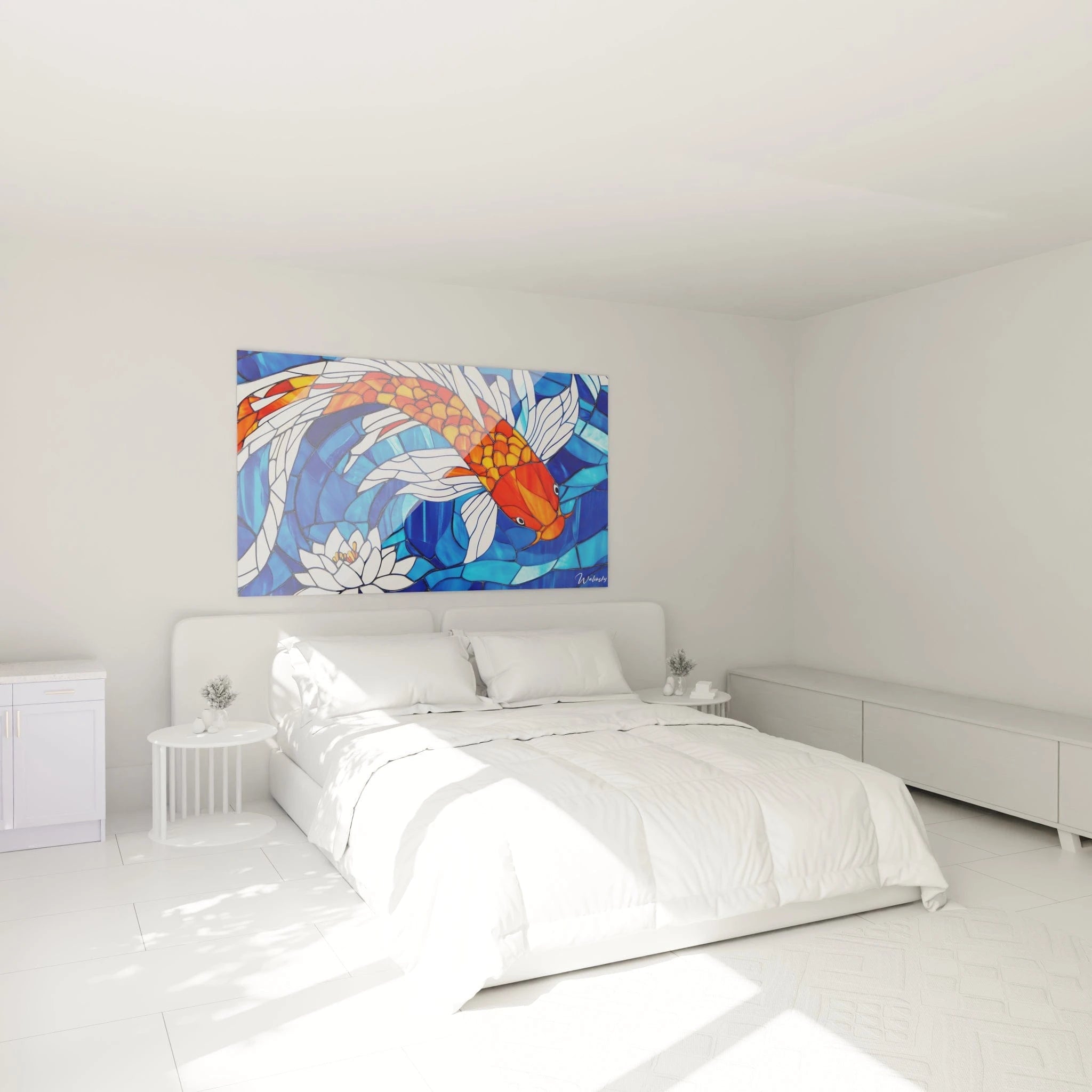 Un tableau vitrail aux couleurs vives montrant un poisson koï aux écailles orange flamboyantes sur fond de différentes nuances de bleu, avec un lotus blanc en bas à gauche, chaque fragment de verre délimité par des contours noirs créant une texture semblable aux reflets ondulants de l'eau.
