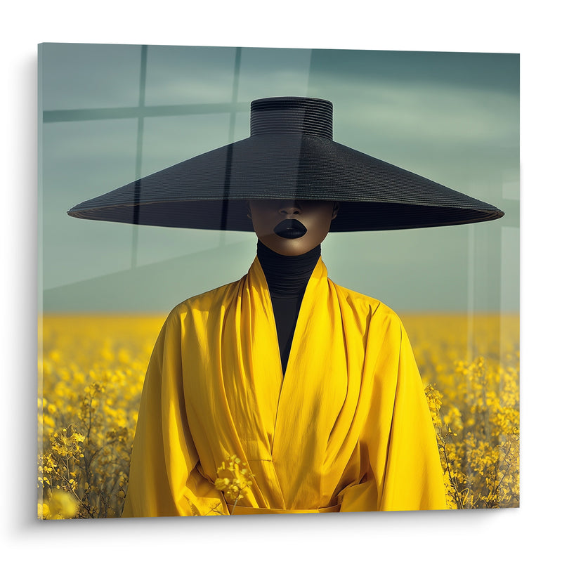 Tableau Silhouette au chapeau noir géant et manteau jaune - Mystère souverain - Edition Haute couture