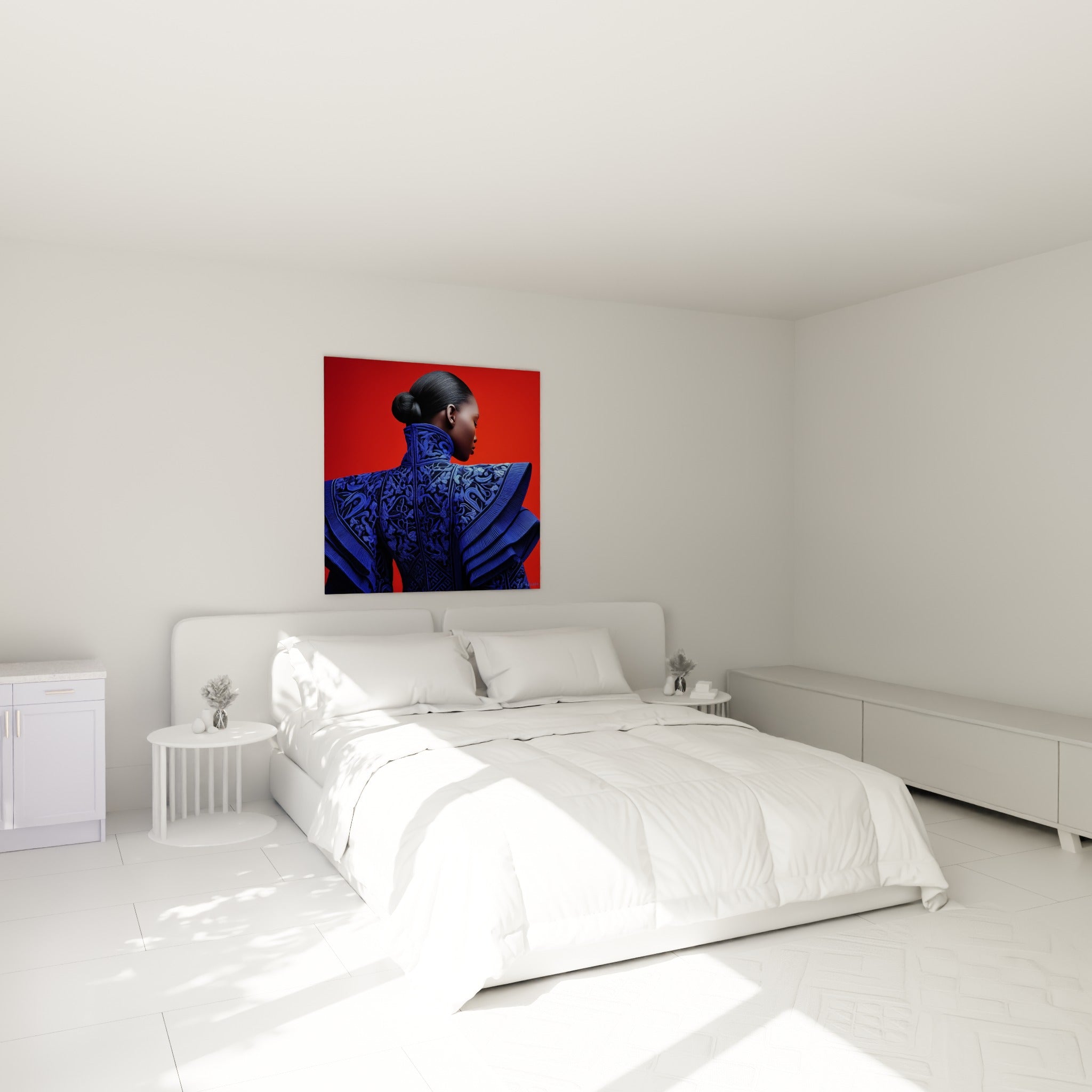 Silhouette en veste haute couture bleu roi et rouge vif, accrochée au-dessus d'un lit dans une chambre claire