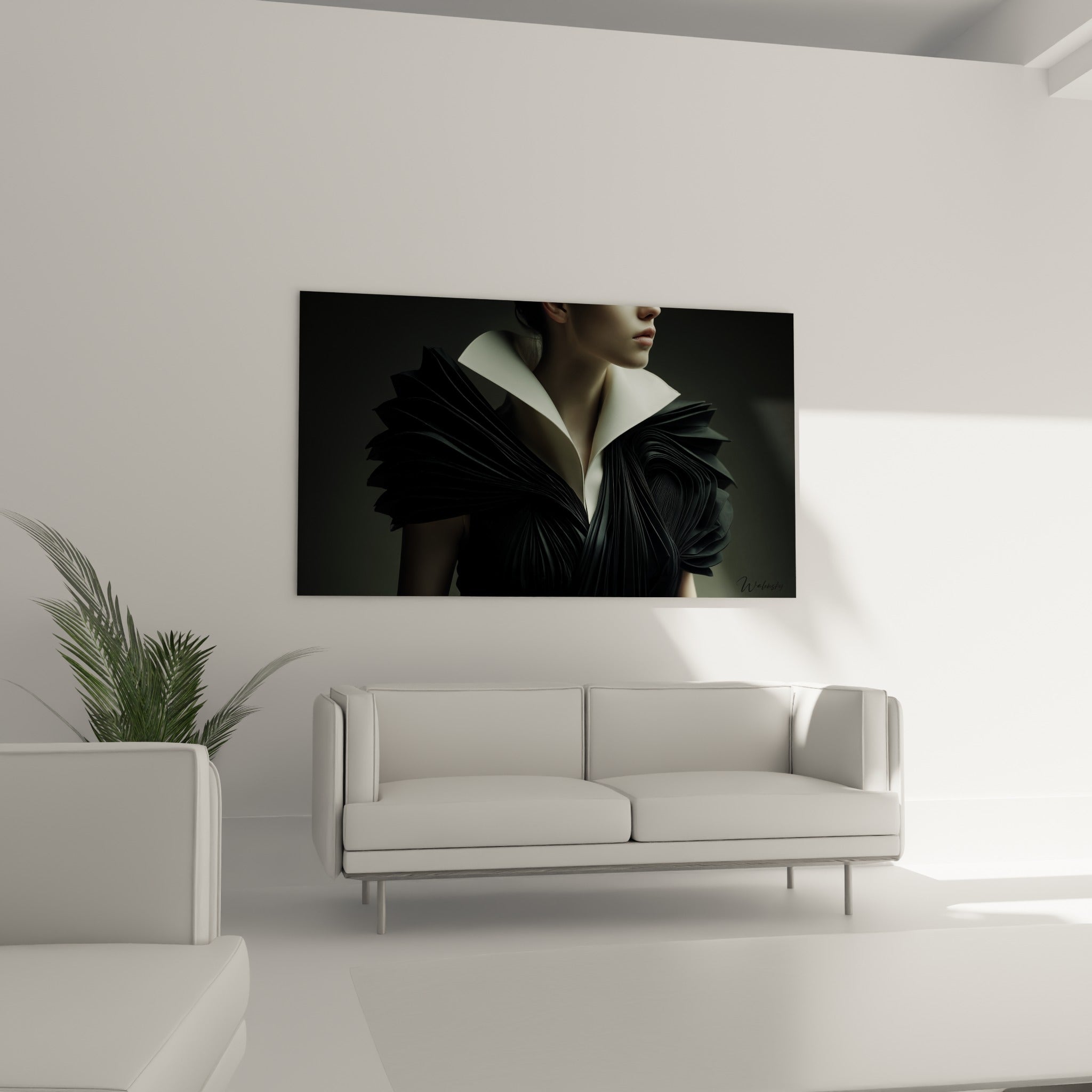 Silhouette au col ivoire et tissu noir sculptural placée au-dessus d'un canapé dans un salon lumineux